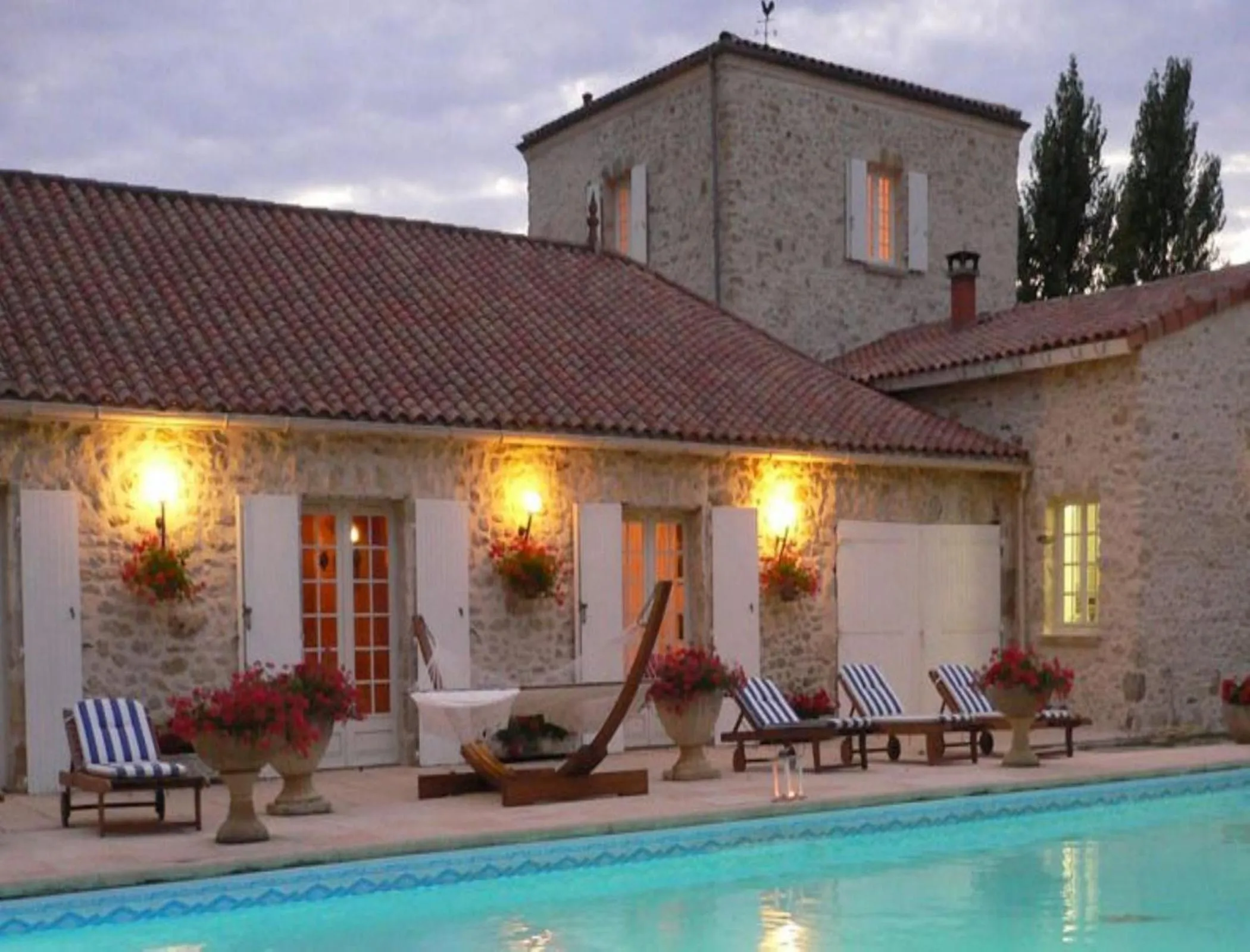Swimming pool in Chambres d'Hôtes Domaine de Beunes