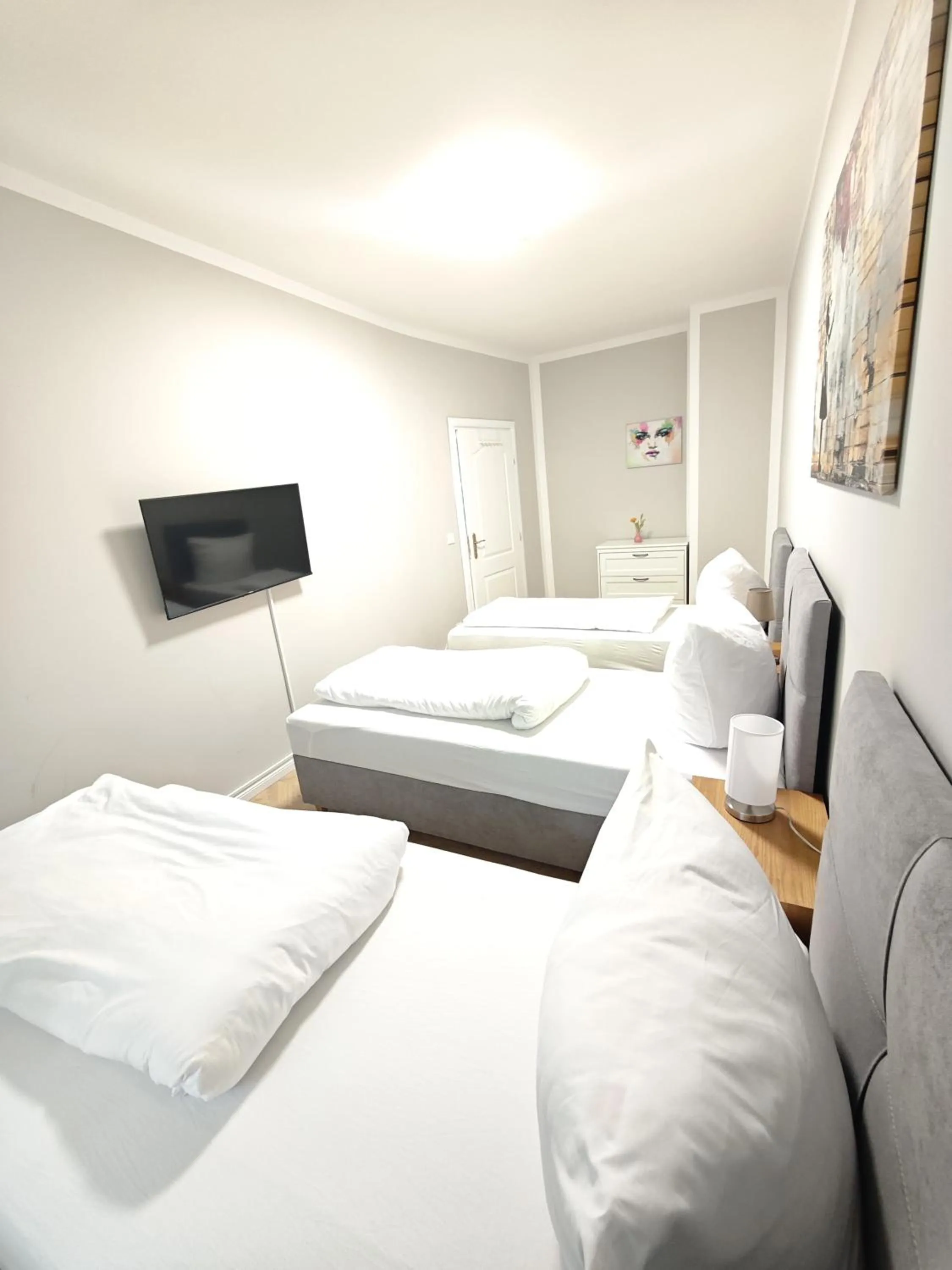 Bedroom, Bed in Zollikof Aparts - Sauna & Studioapartments