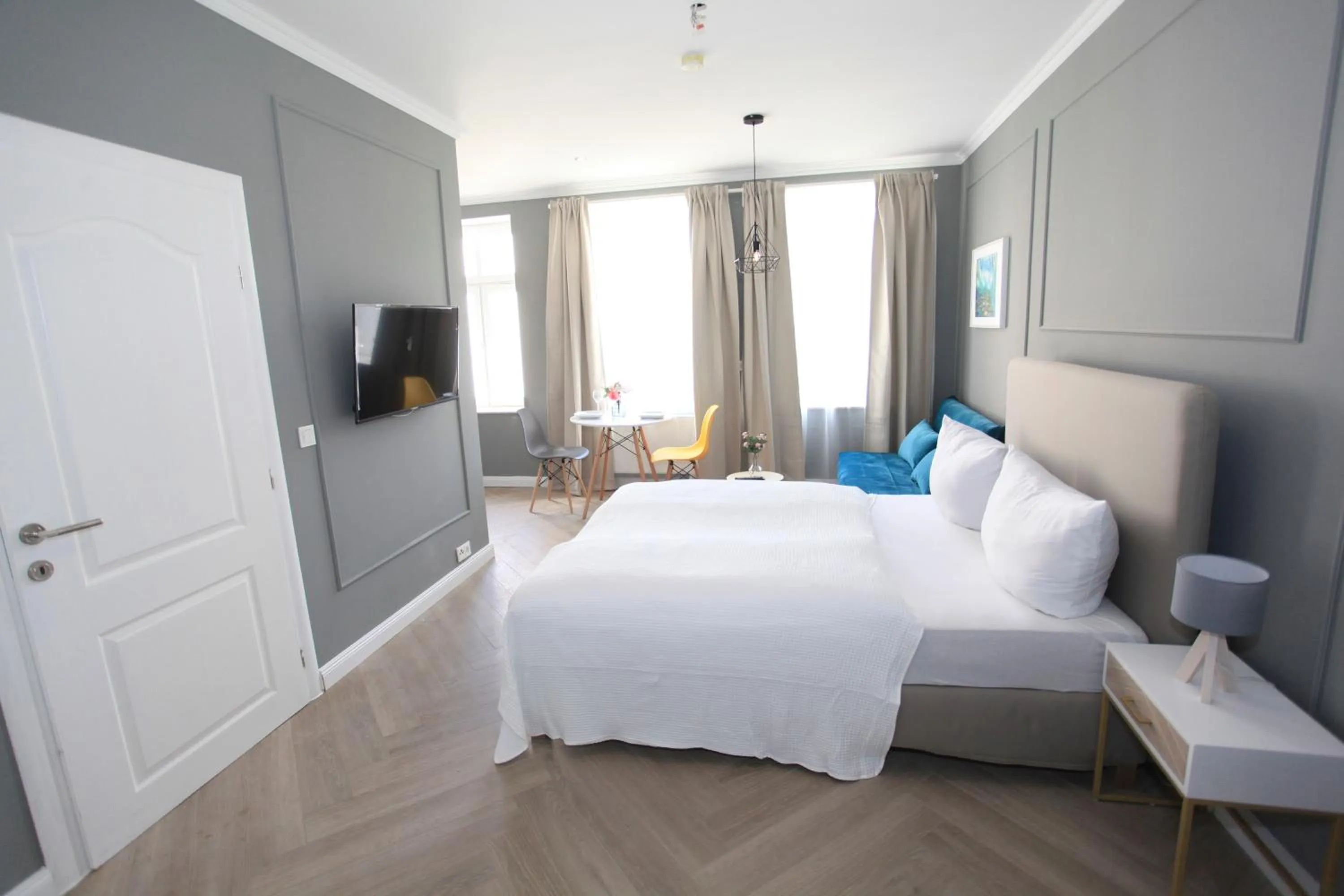 Living room, Bed in Zollikof Aparts - Sauna & Studioapartments