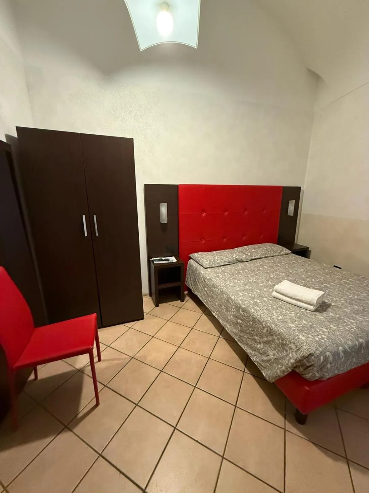 Bed in Sakura Inn Sanremo