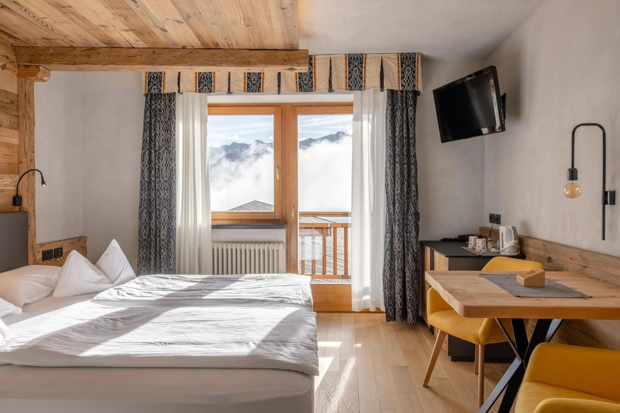 View (from property/room), Bed in La Roccia Wellness Hotel