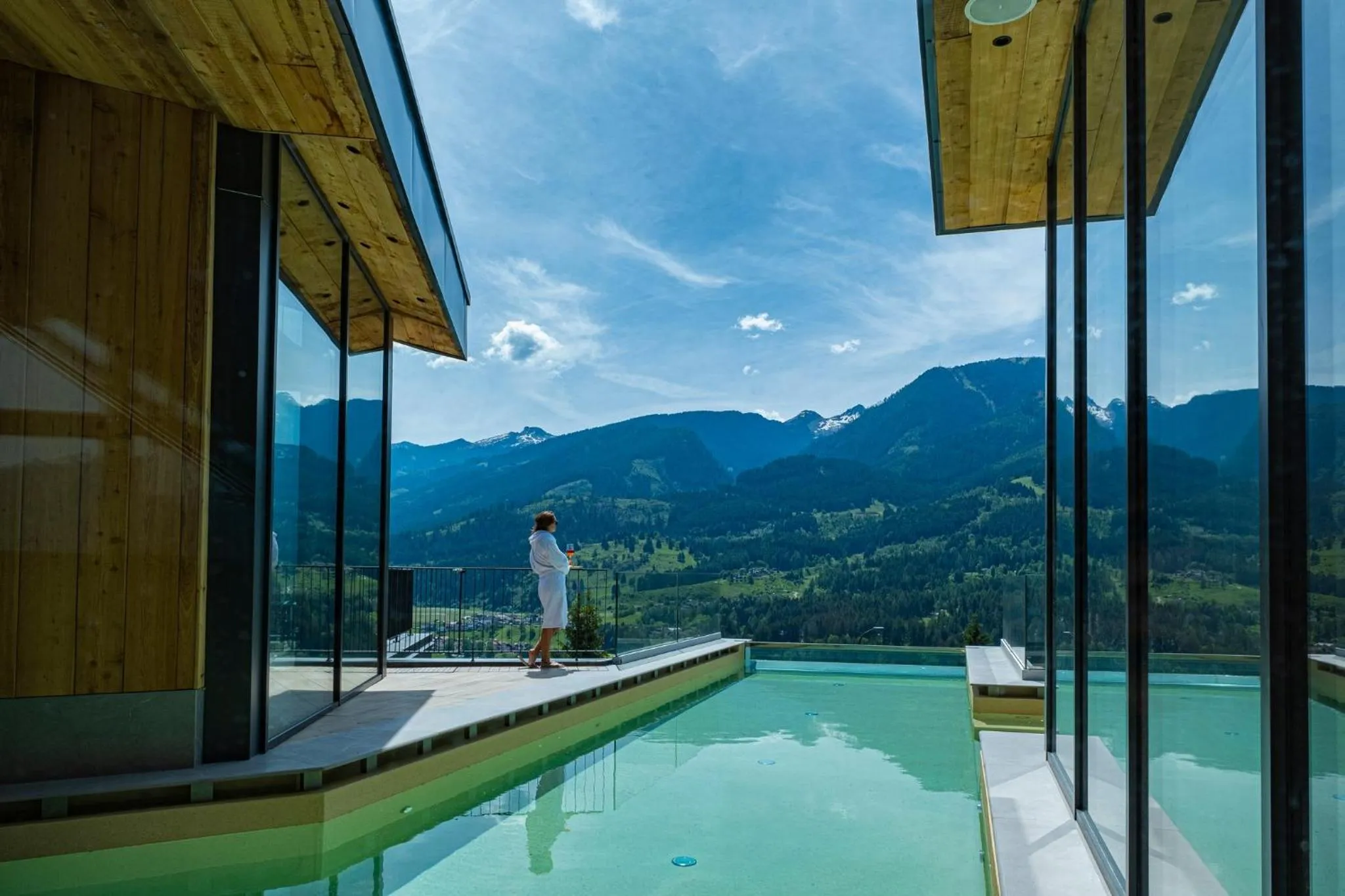 Swimming pool in La Roccia Wellness Hotel