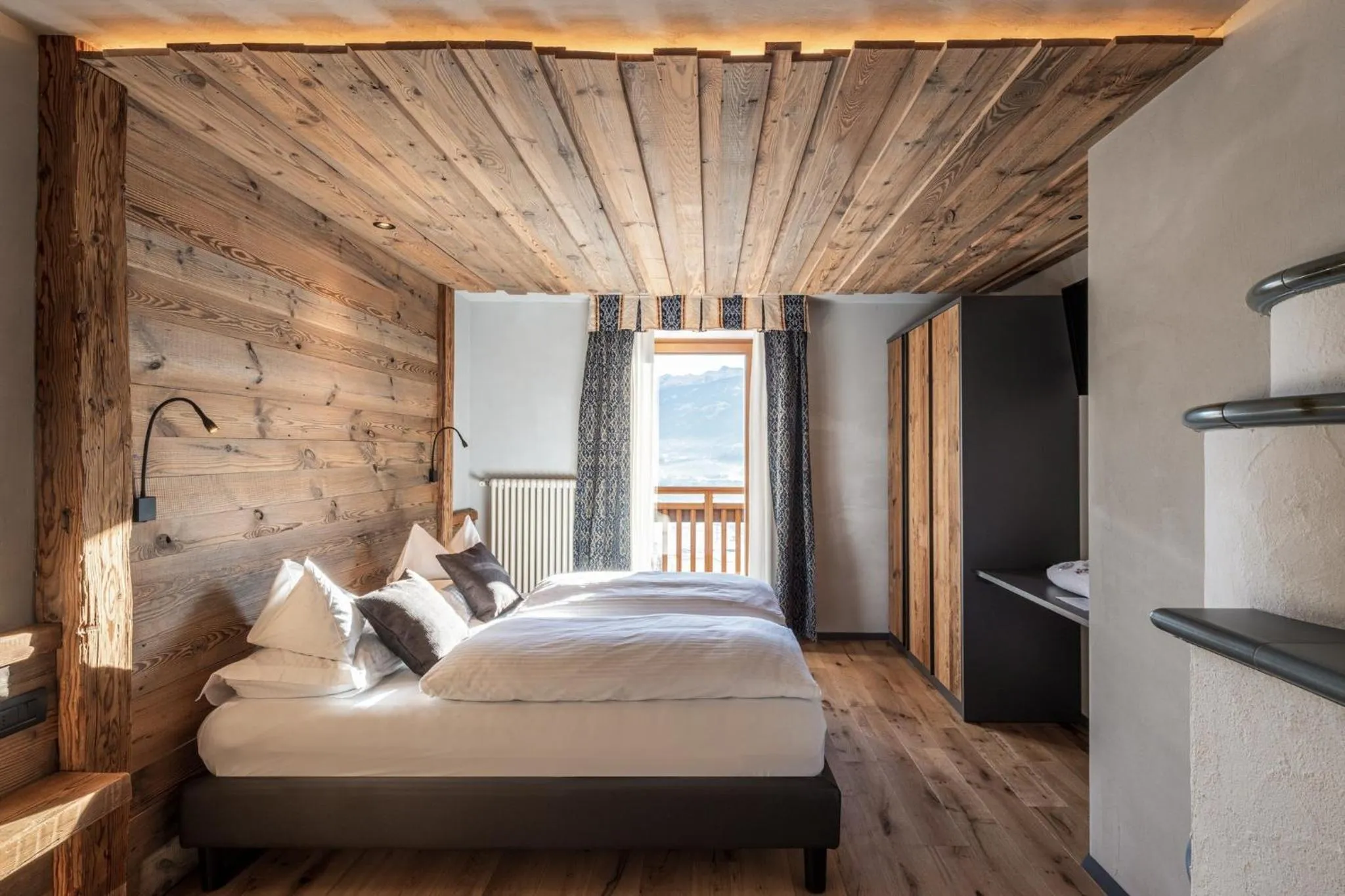 Bedroom, Bed in La Roccia Wellness Hotel