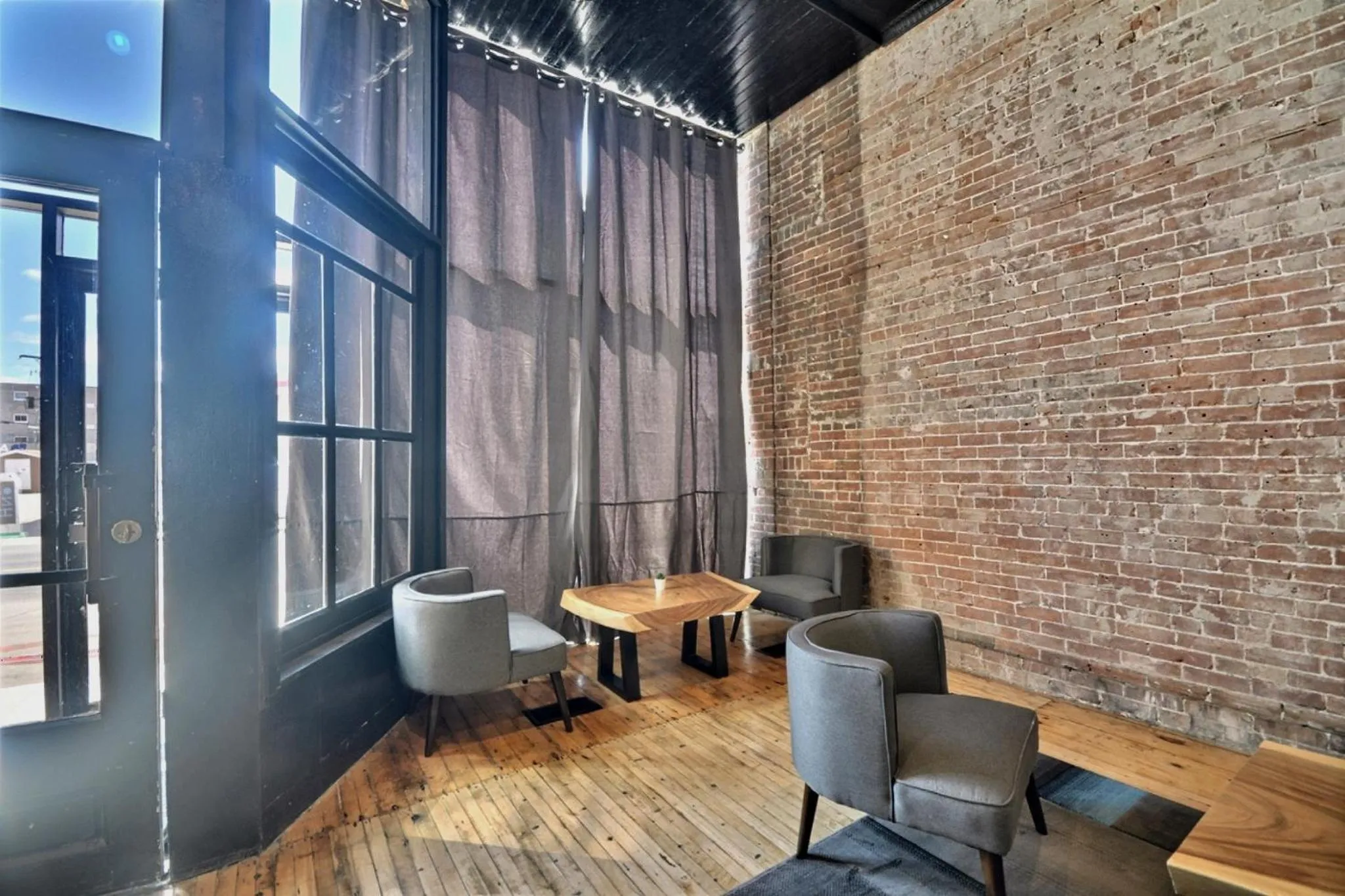 Communal lounge/ TV room in Zens Inn