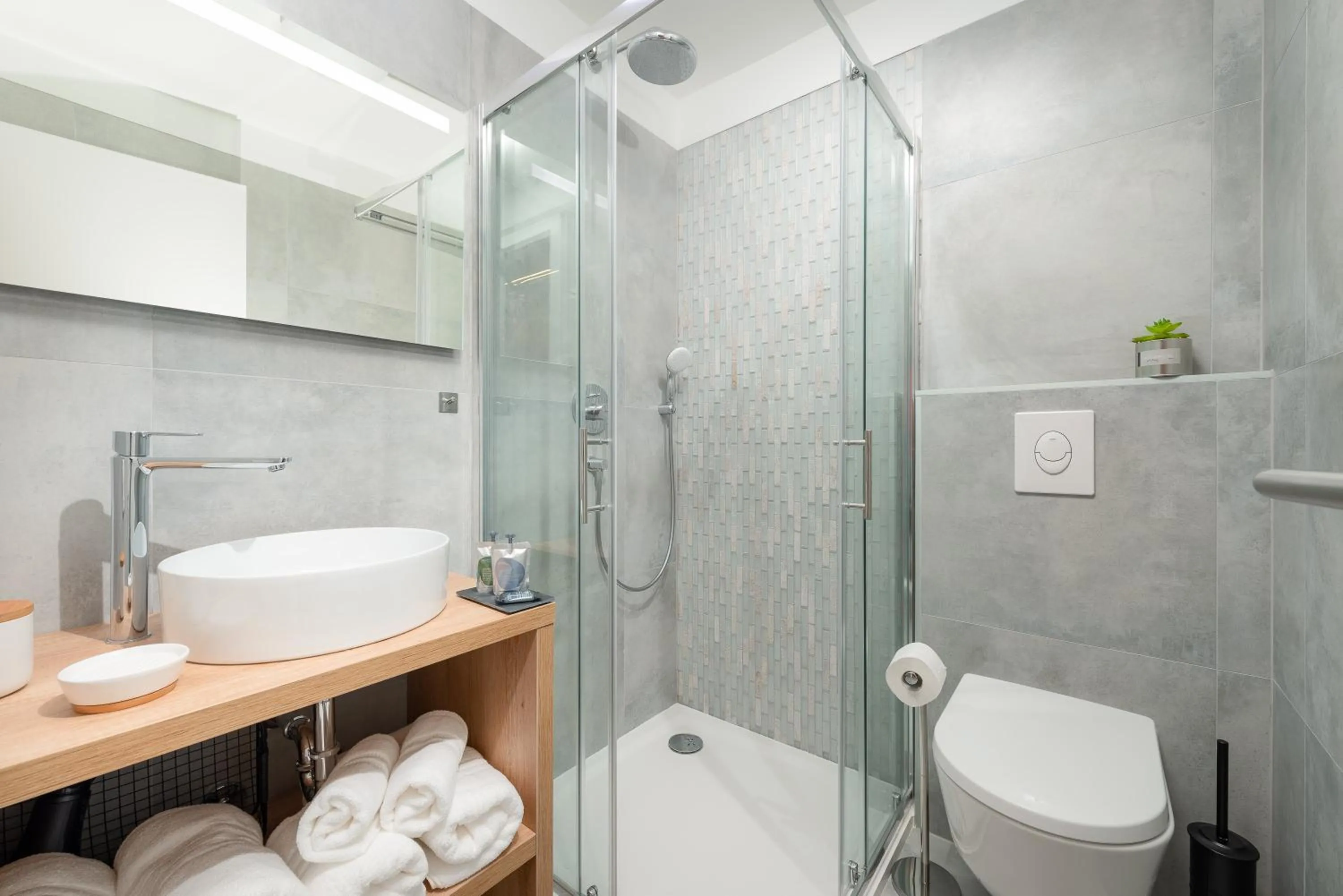 Shower in Skaline Luxury rooms Split