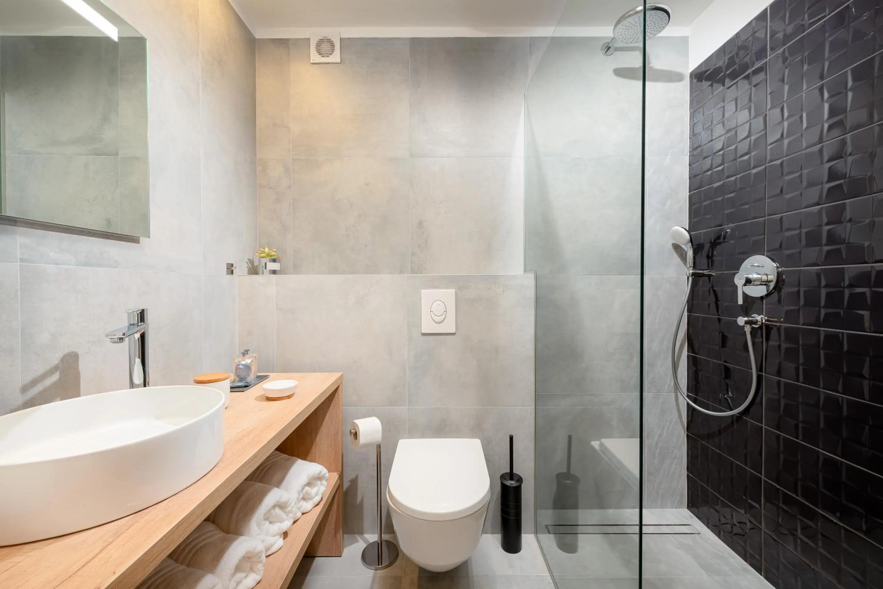 Shower in Skaline Luxury rooms Split