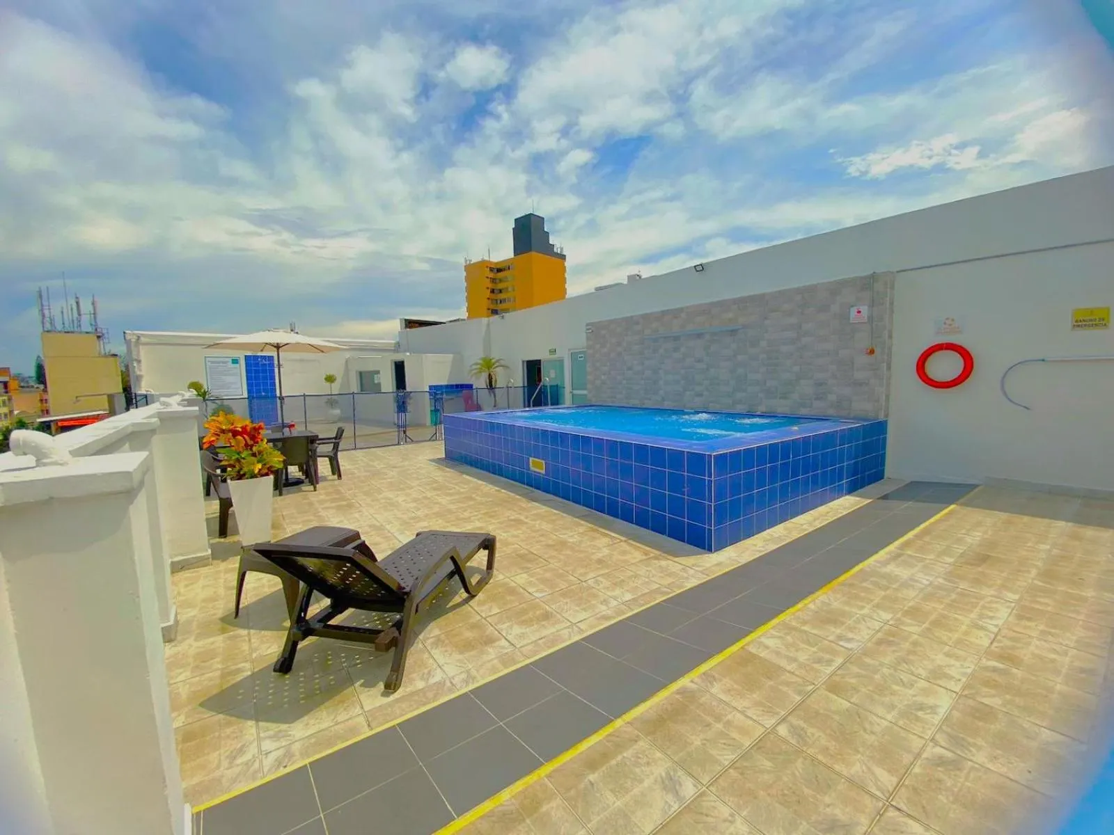 TAMA Hotel Granada Real Cali