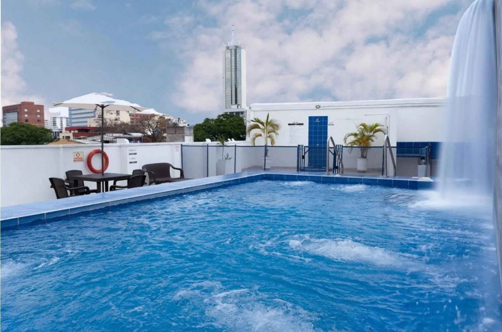 TAMA Hotel Granada Real Cali