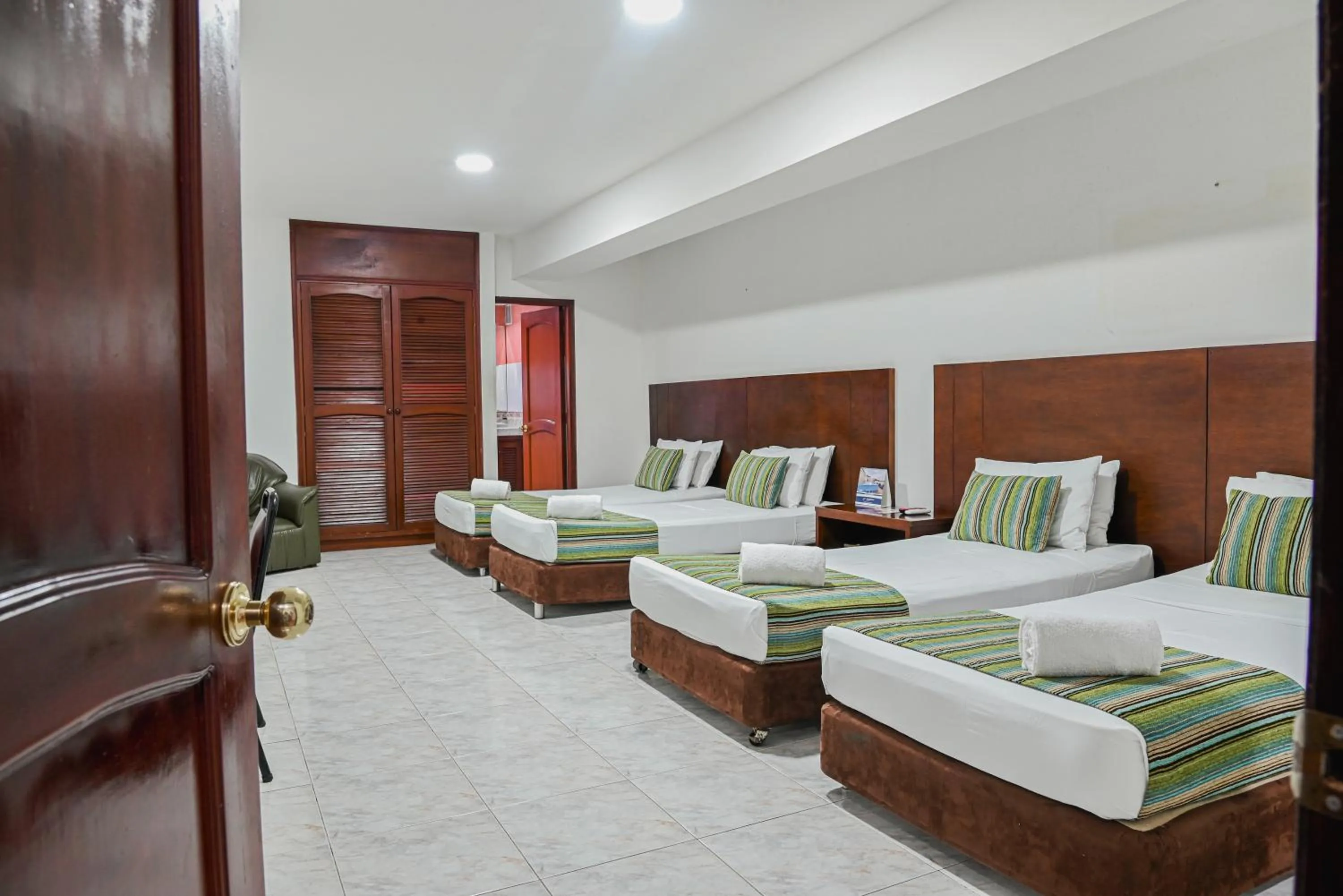 Decorative detail, Bed in TAMA Hotel Granada Real Cali