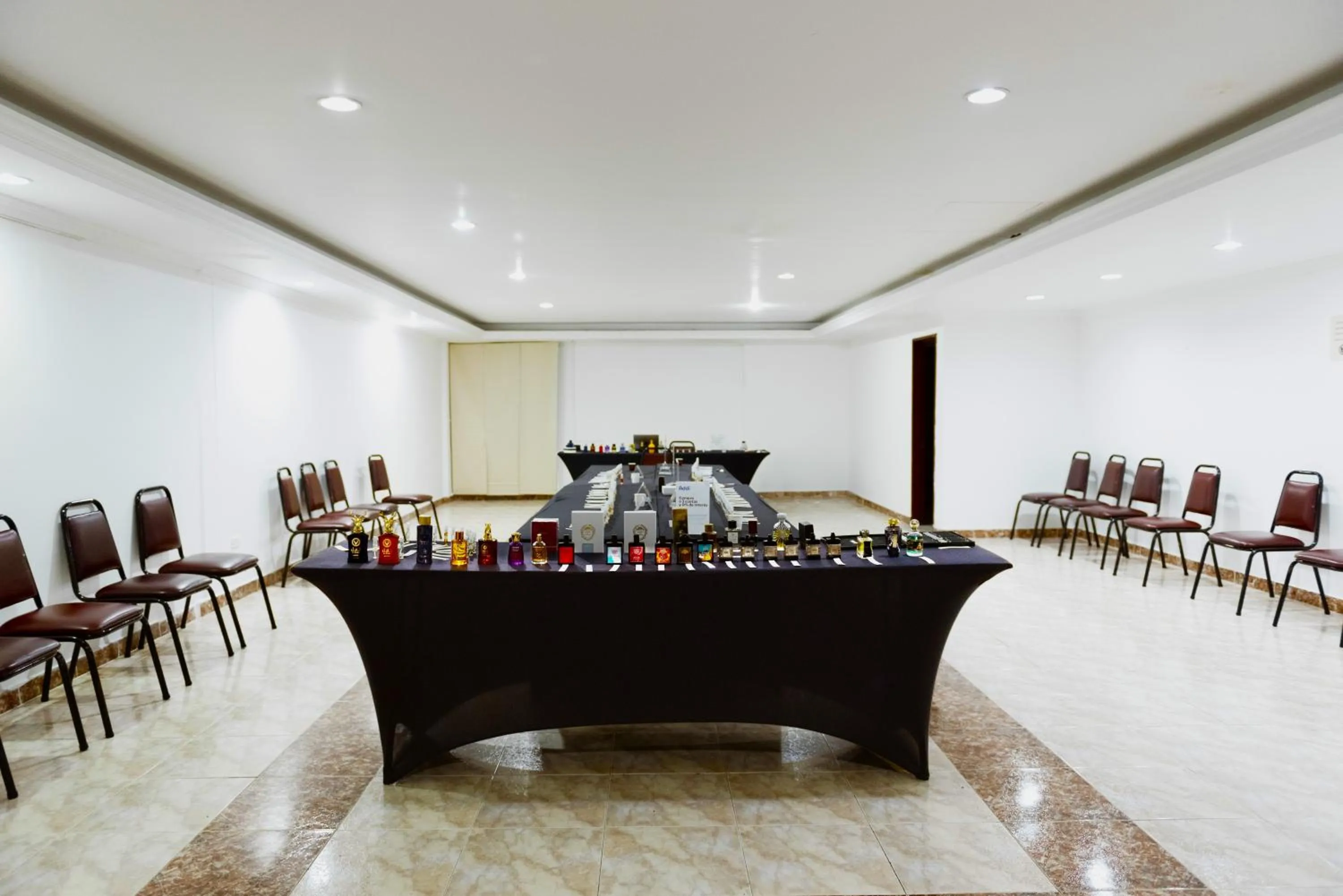 TAMA Hotel Granada Real Cali