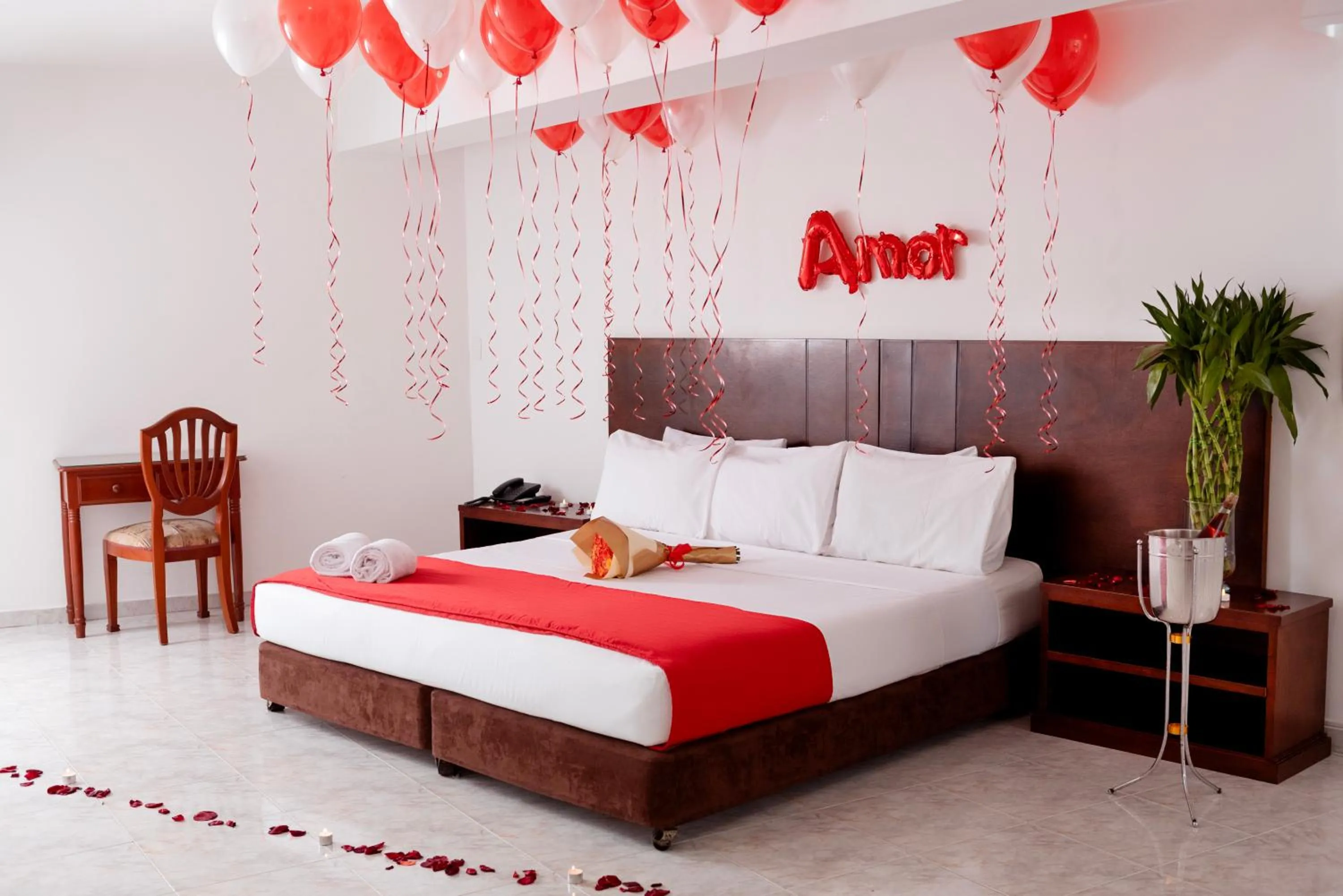 Bed in TAMA Hotel Granada Real Cali