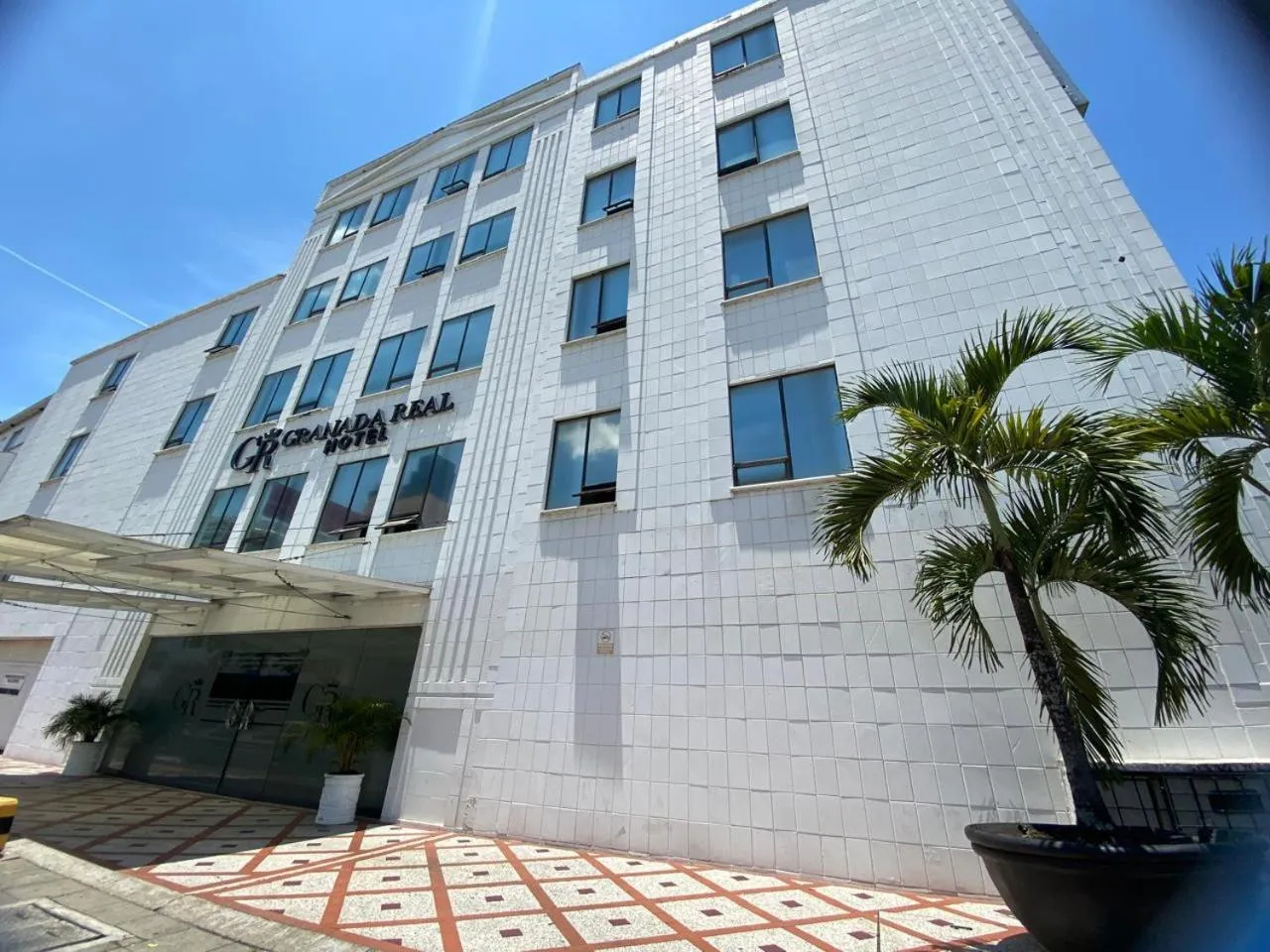 TAMA Hotel Granada Real Cali