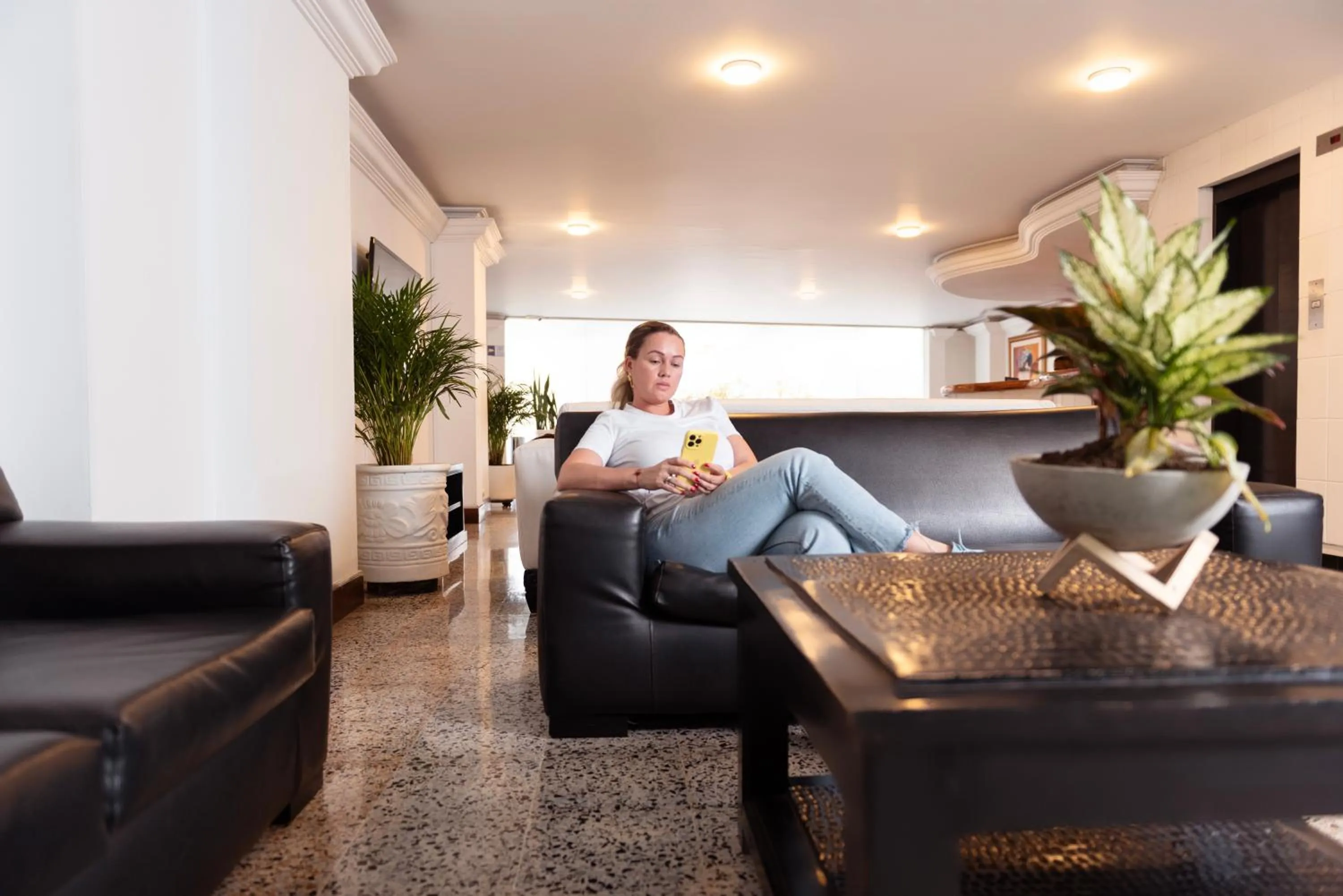 TAMA Hotel Granada Real Cali