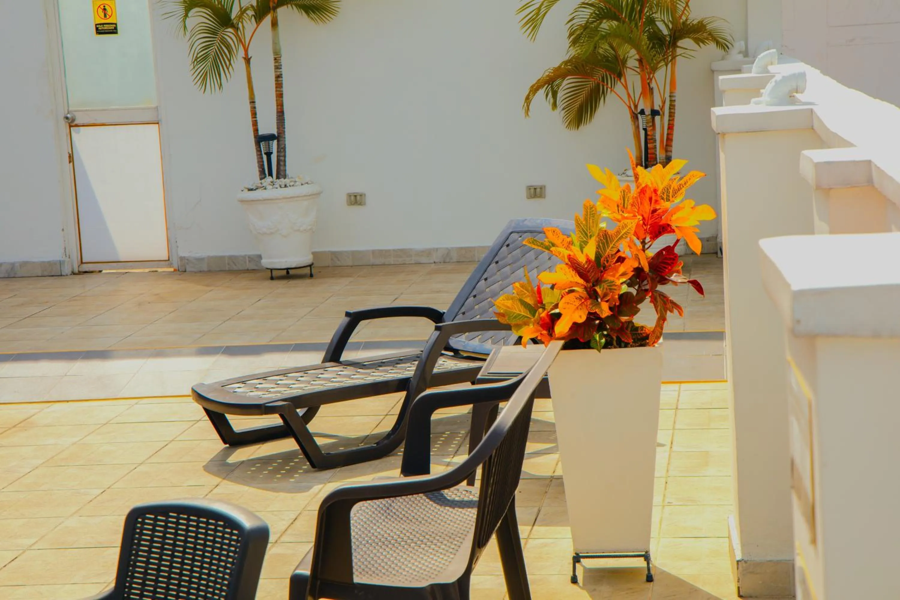 TAMA Hotel Granada Real Cali