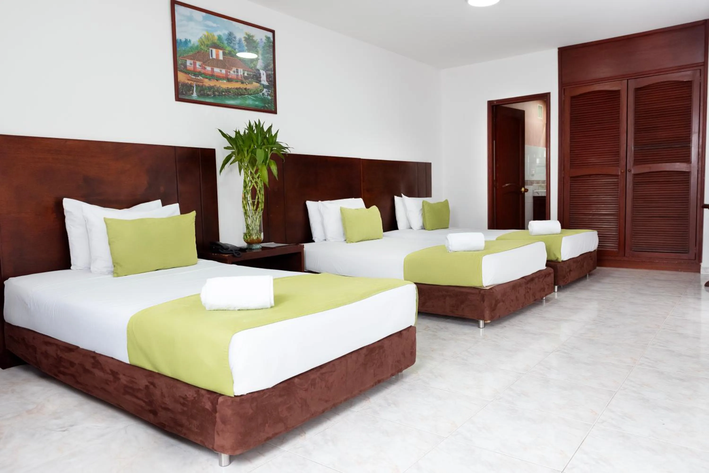 Bed in TAMA Hotel Granada Real Cali