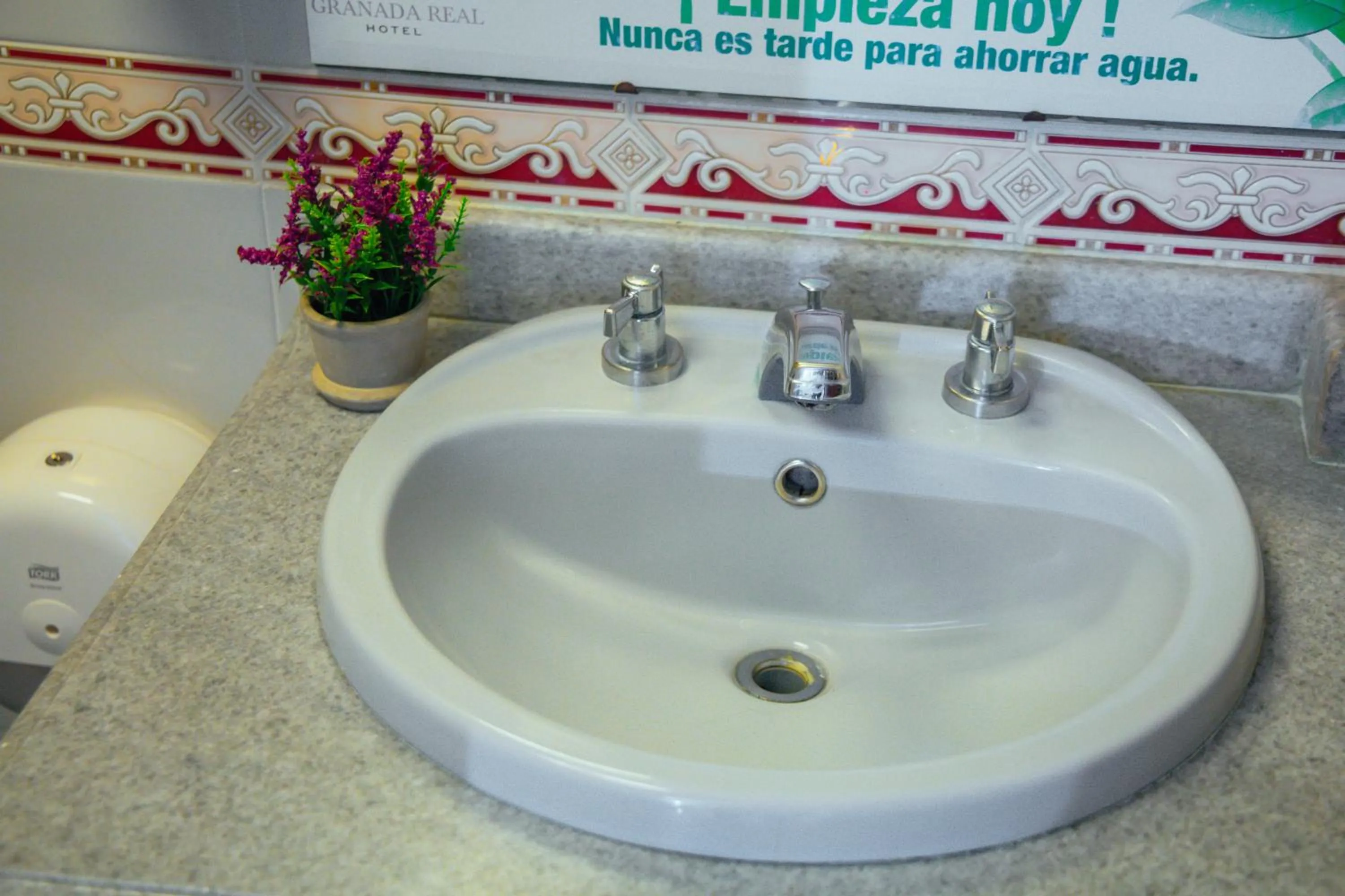 TAMA Hotel Granada Real Cali