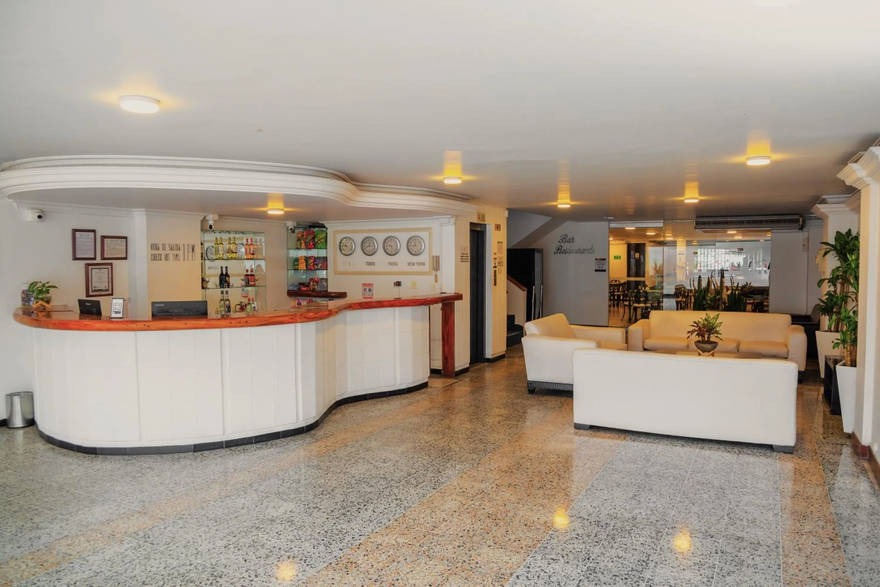 Lobby or reception in TAMA Hotel Granada Real Cali