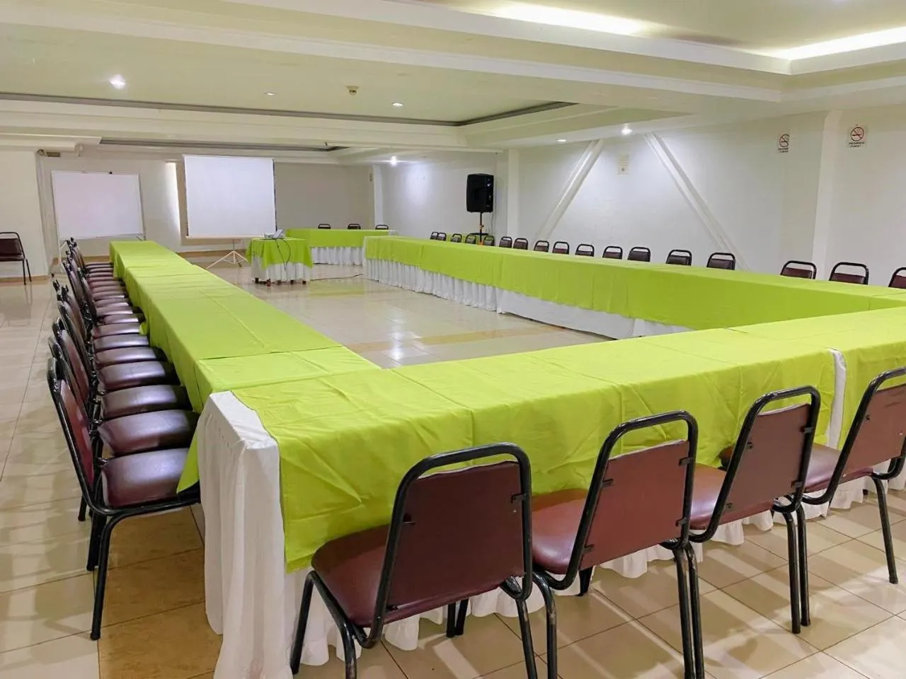 TAMA Hotel Granada Real Cali