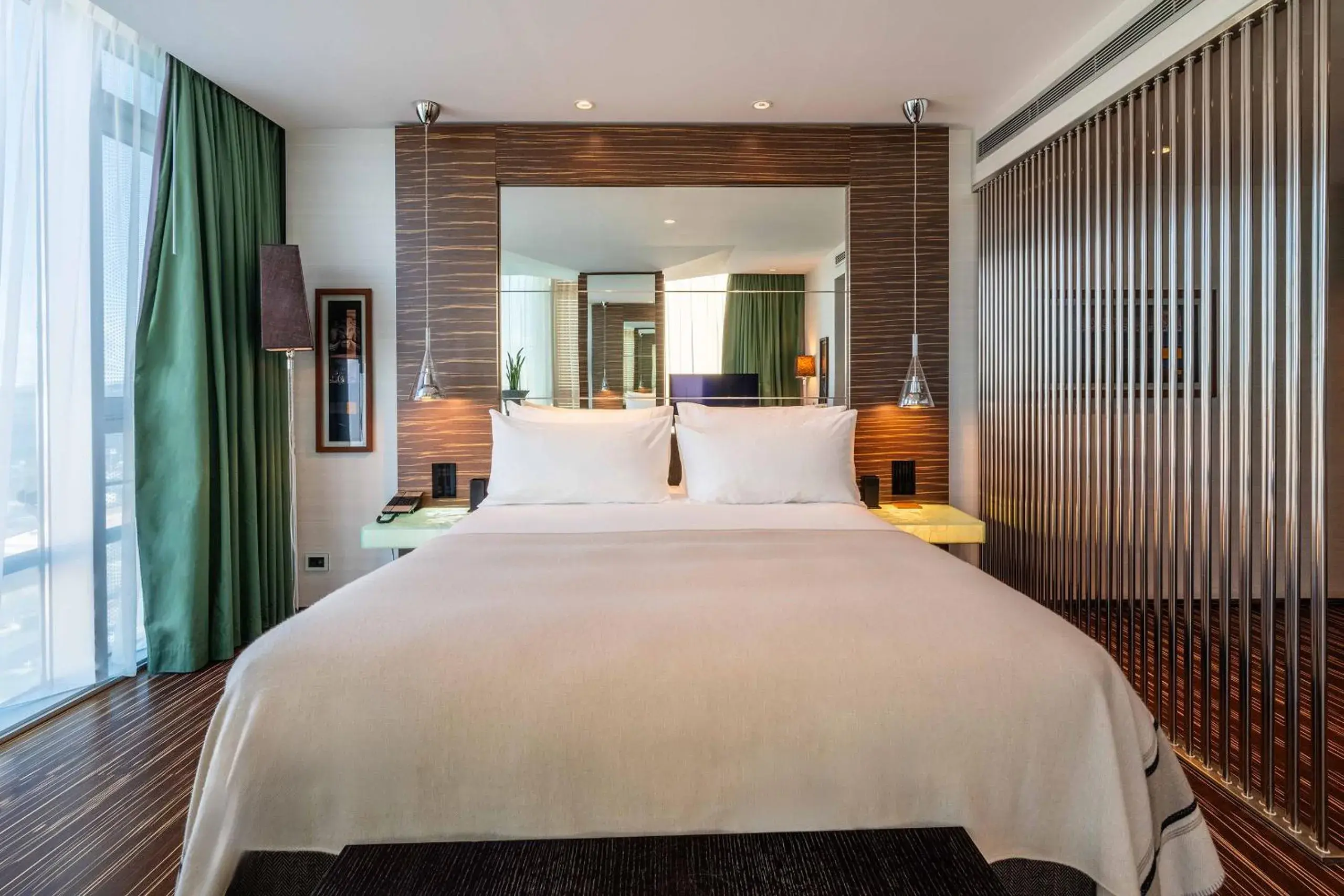 Harbor View Junior Suite in ROMEO Napoli Harbor View Junior Suite in ROMEO Napoli