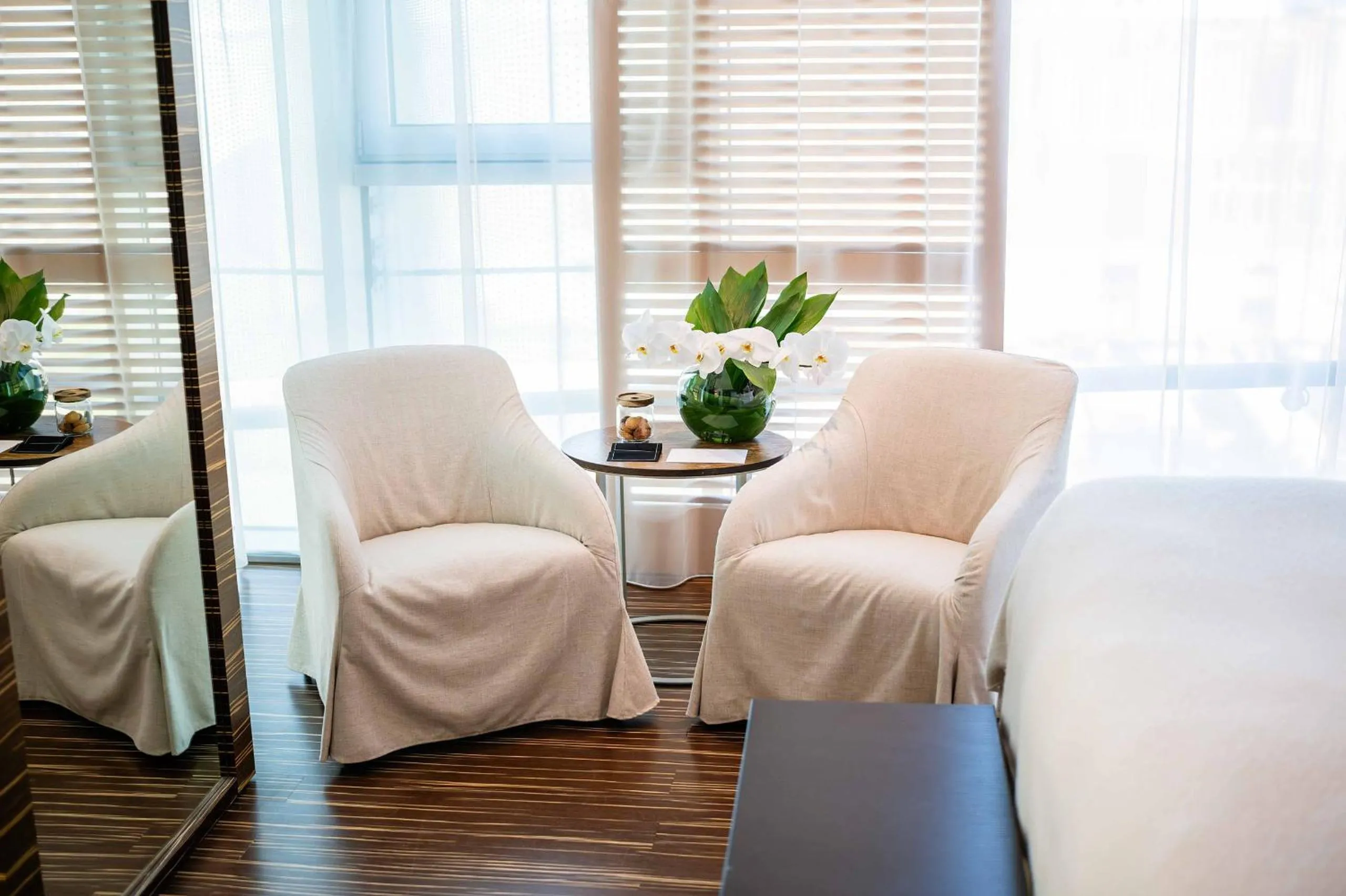 Seating area in ROMEO Napoli