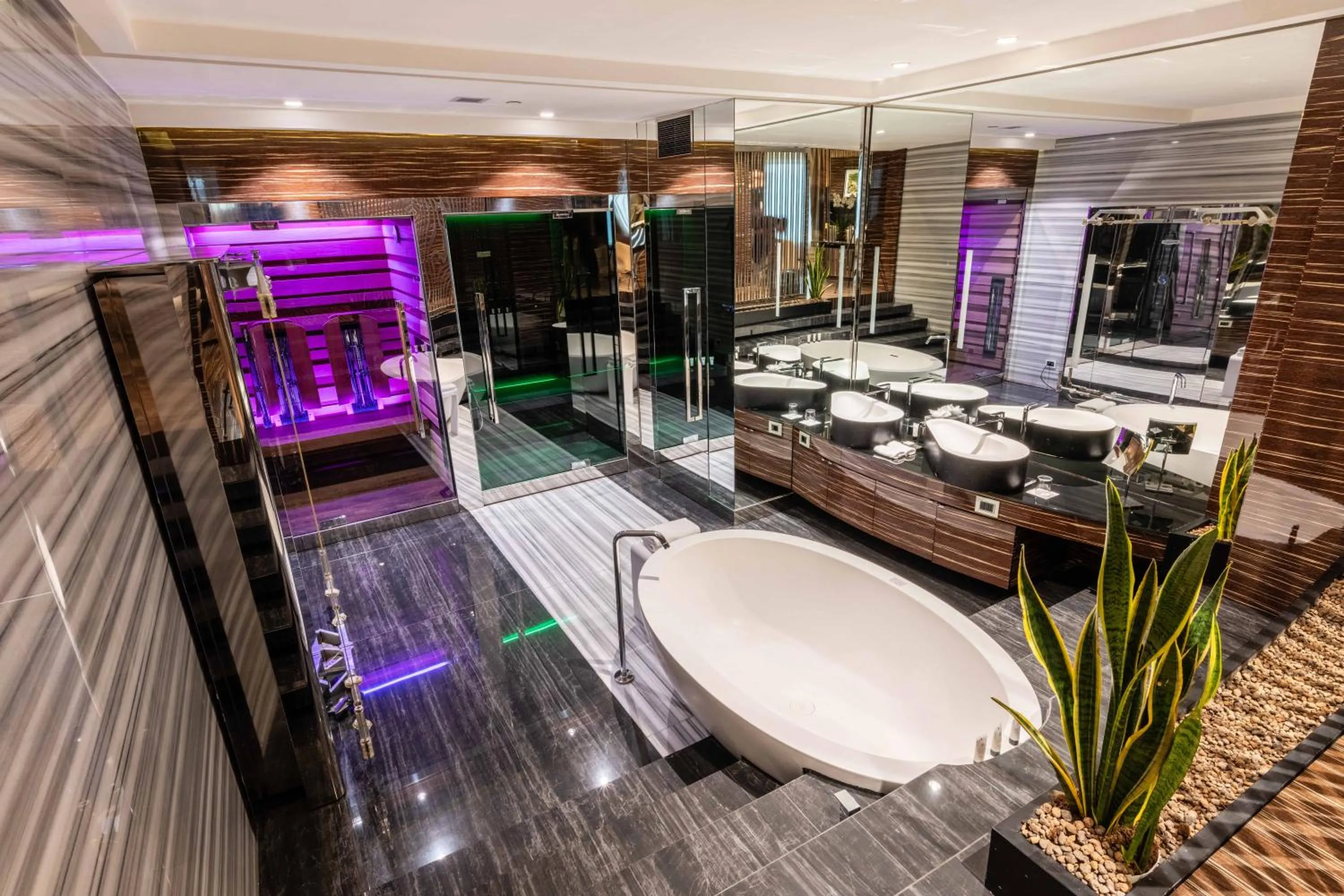 Spa and wellness centre/facilities in ROMEO Napoli