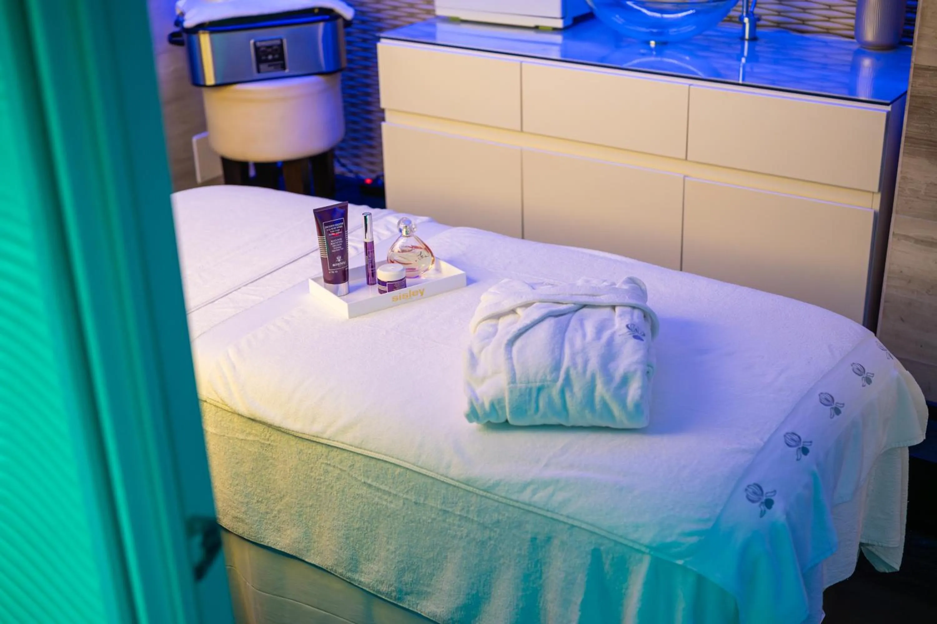 Spa and wellness centre/facilities, Bed in ROMEO Napoli