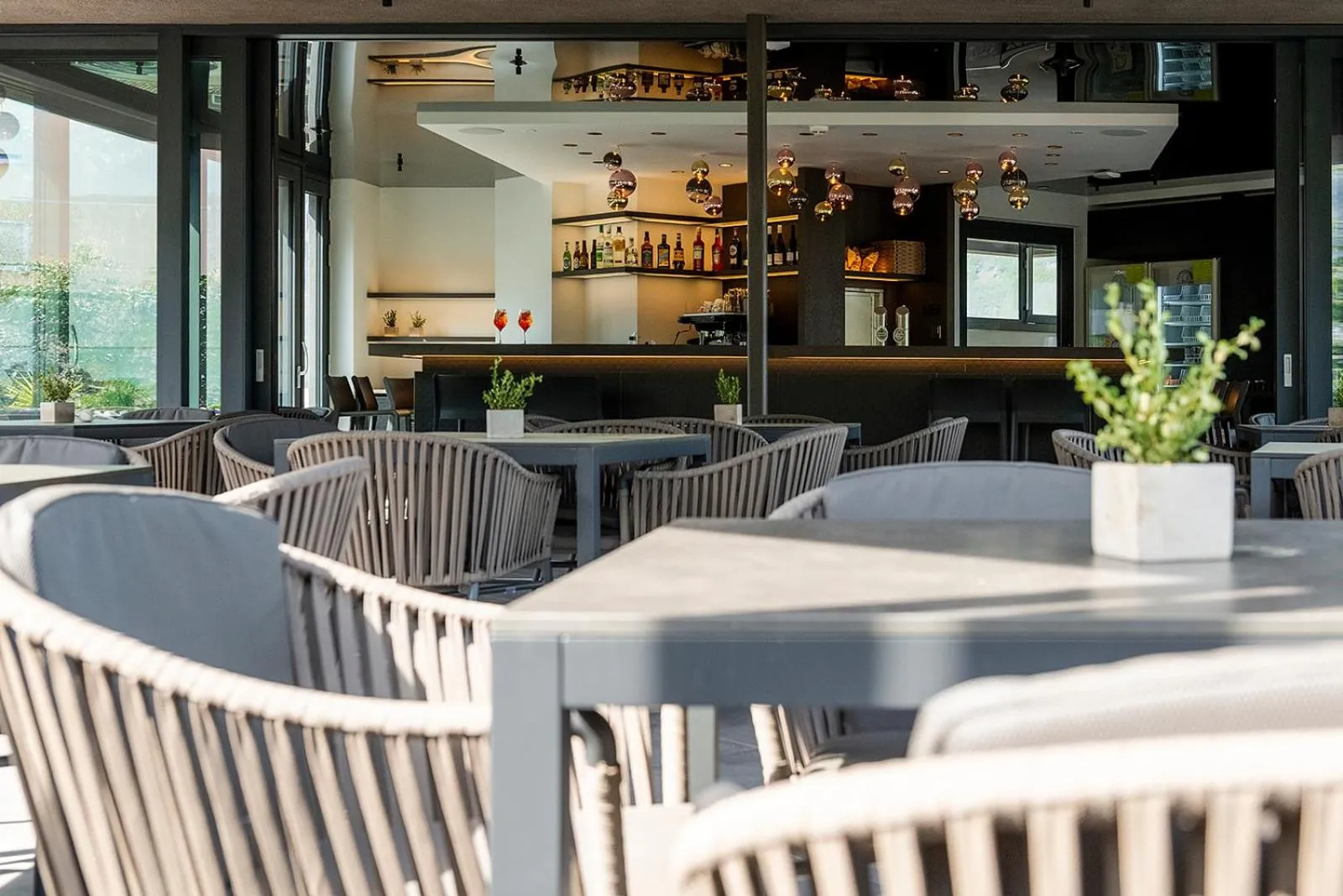 Restaurant/places to eat in Hotel Ideal Park