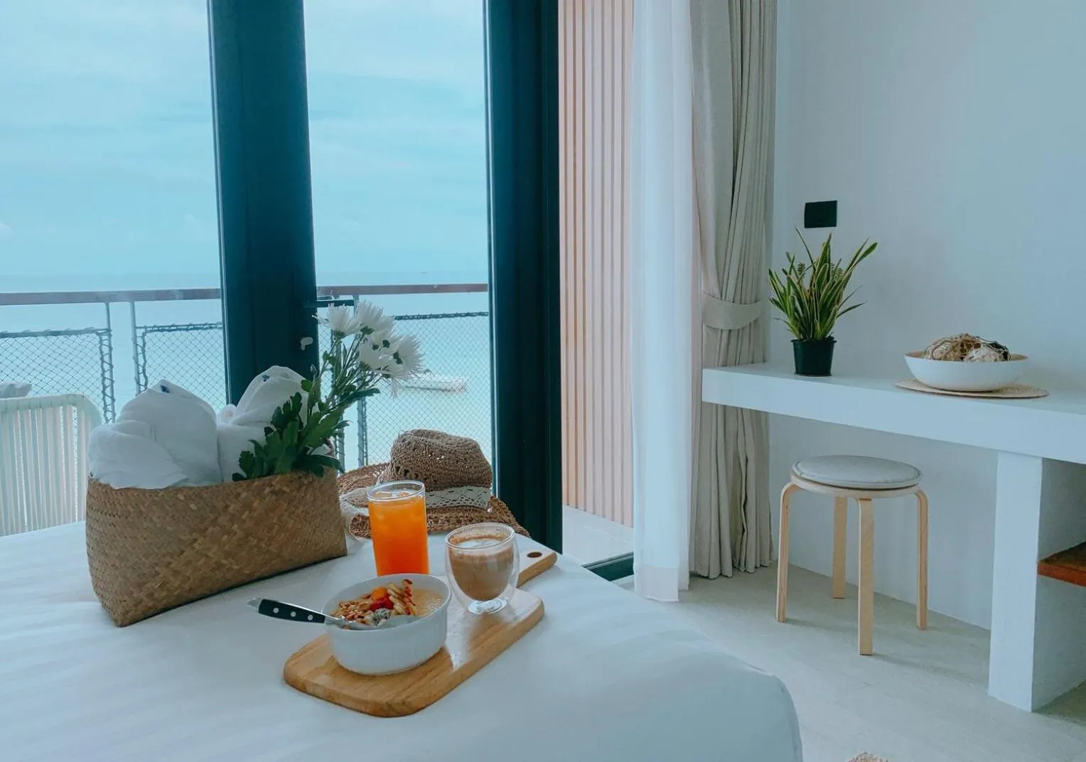 Food and drinks in Blue Tao Beach Hotel - SHA Plus