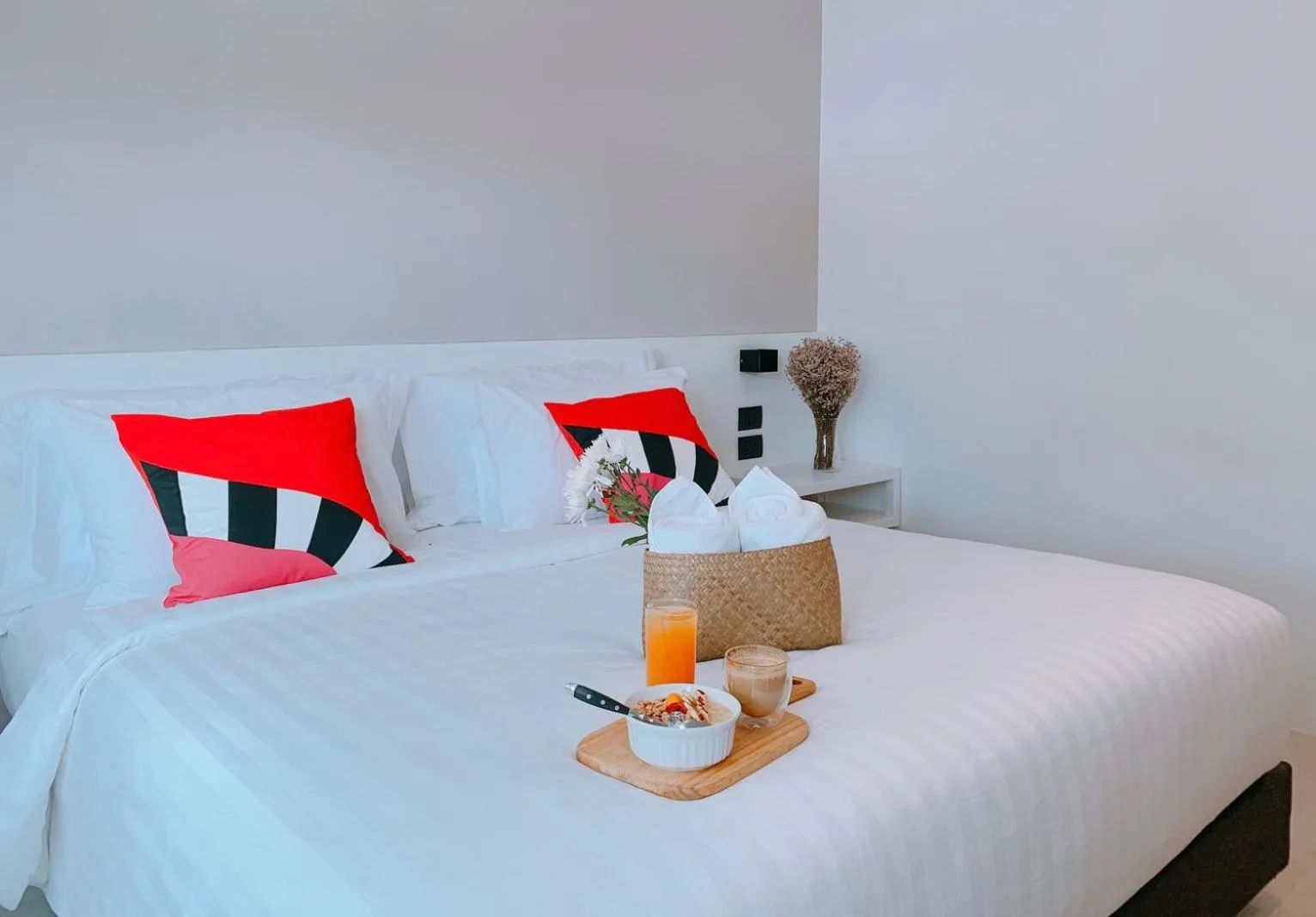 Bedroom, Bed in Blue Tao Beach Hotel - SHA Plus