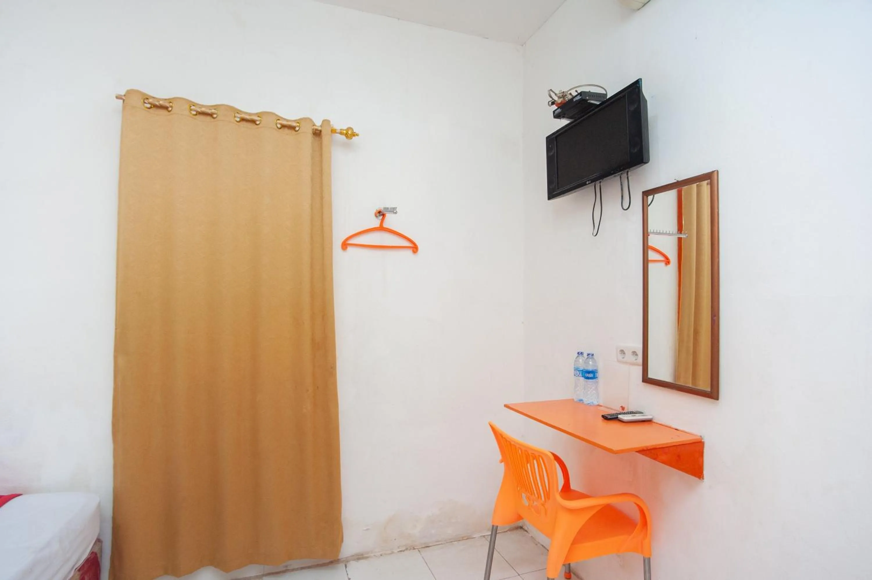 TV and multimedia in RedDoorz near Jalan Jenderal Sudirman Palembang