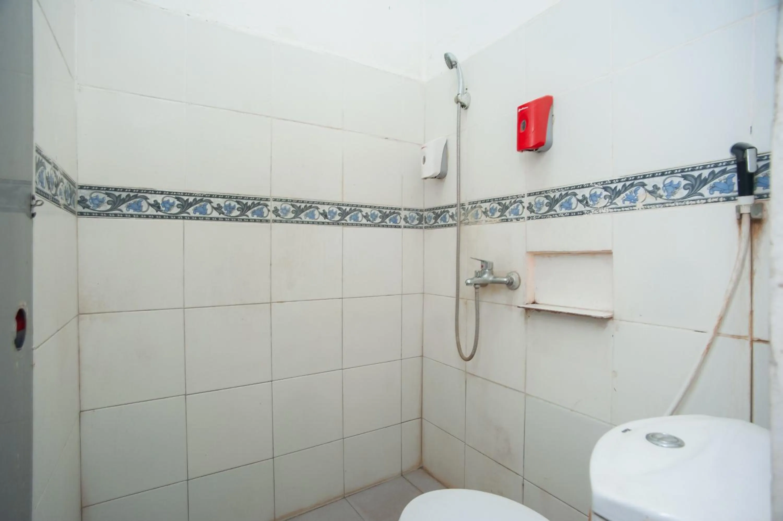 Bathroom in RedDoorz near Jalan Jenderal Sudirman Palembang