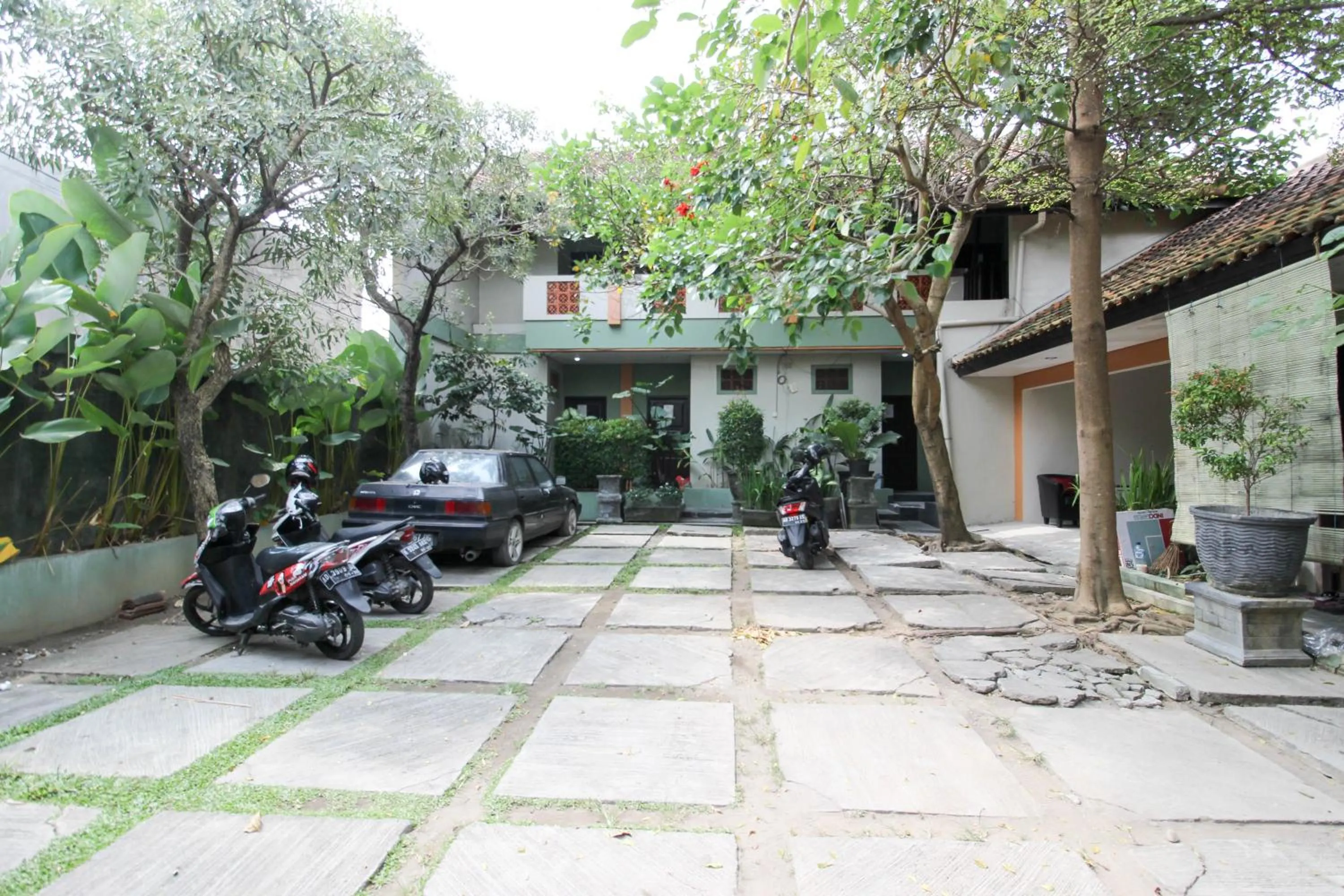 Property building in RedDoorz near Solo Balapan Station 2