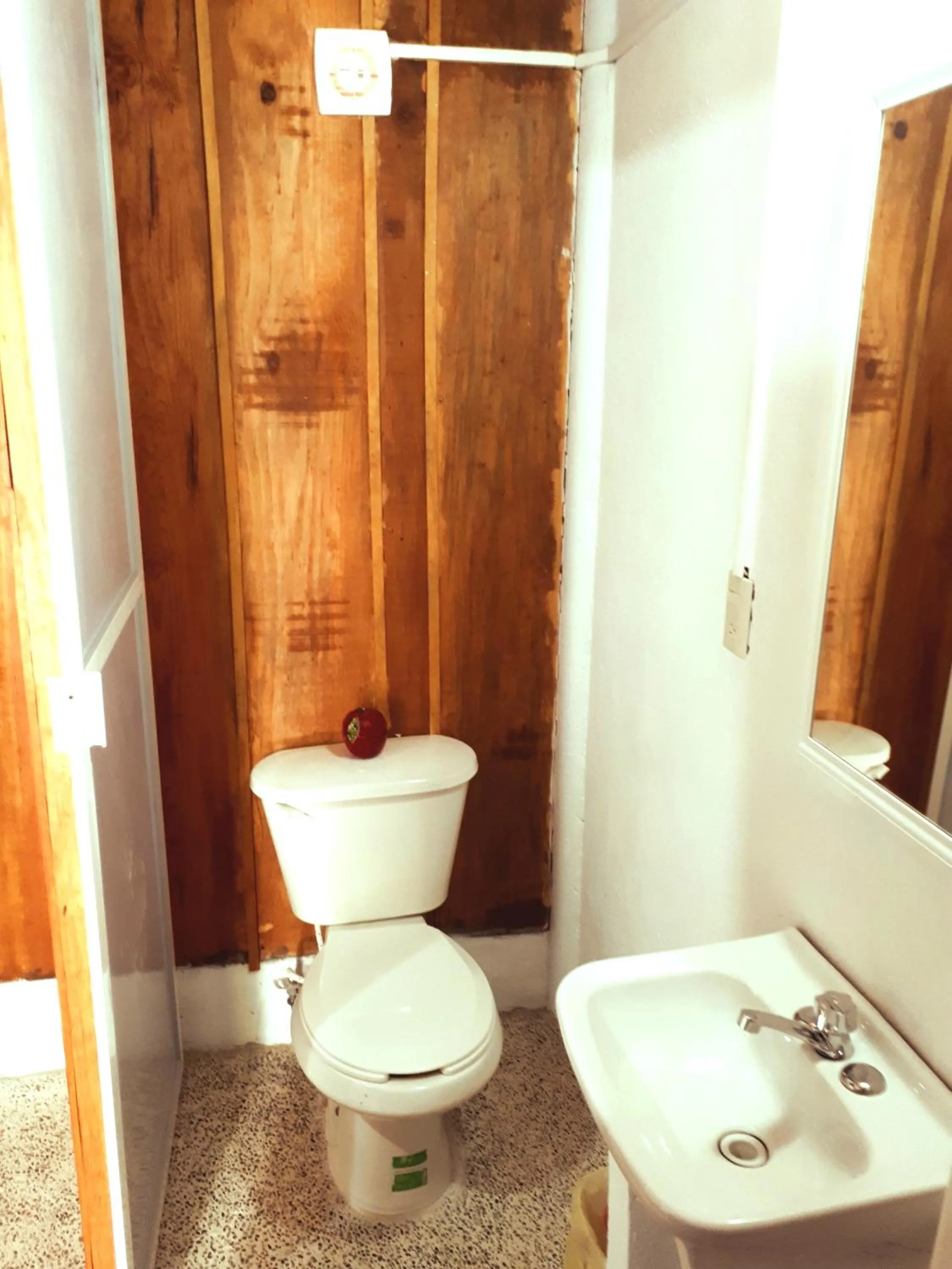 Toilet in Casa Lao Centro