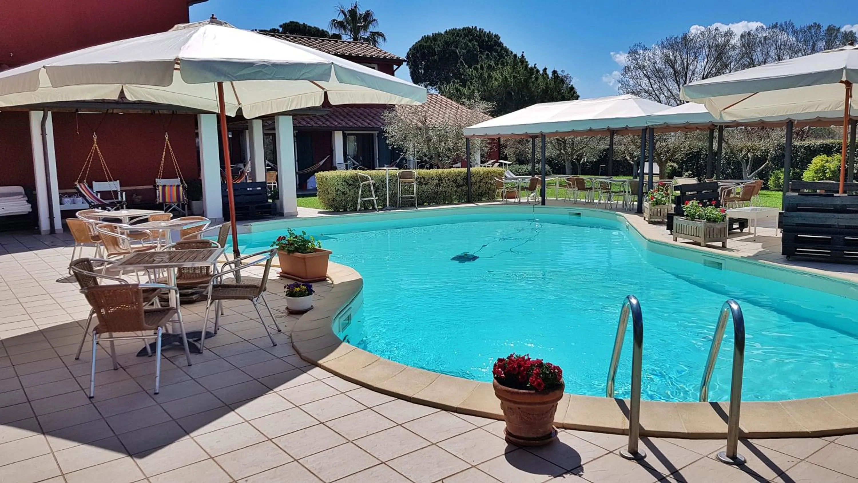 Swimming pool in Hotel La Posta di Torrenova