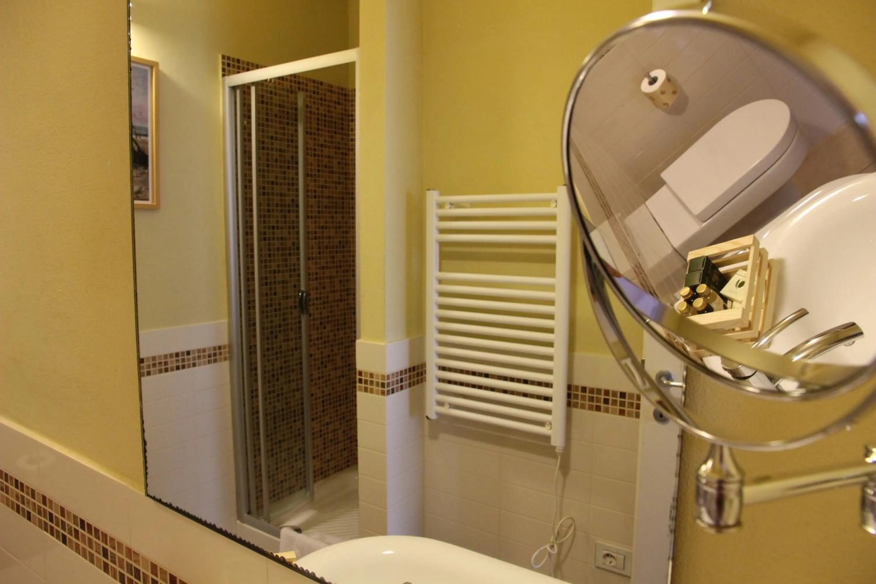 Bathroom in Hotel La Posta di Torrenova