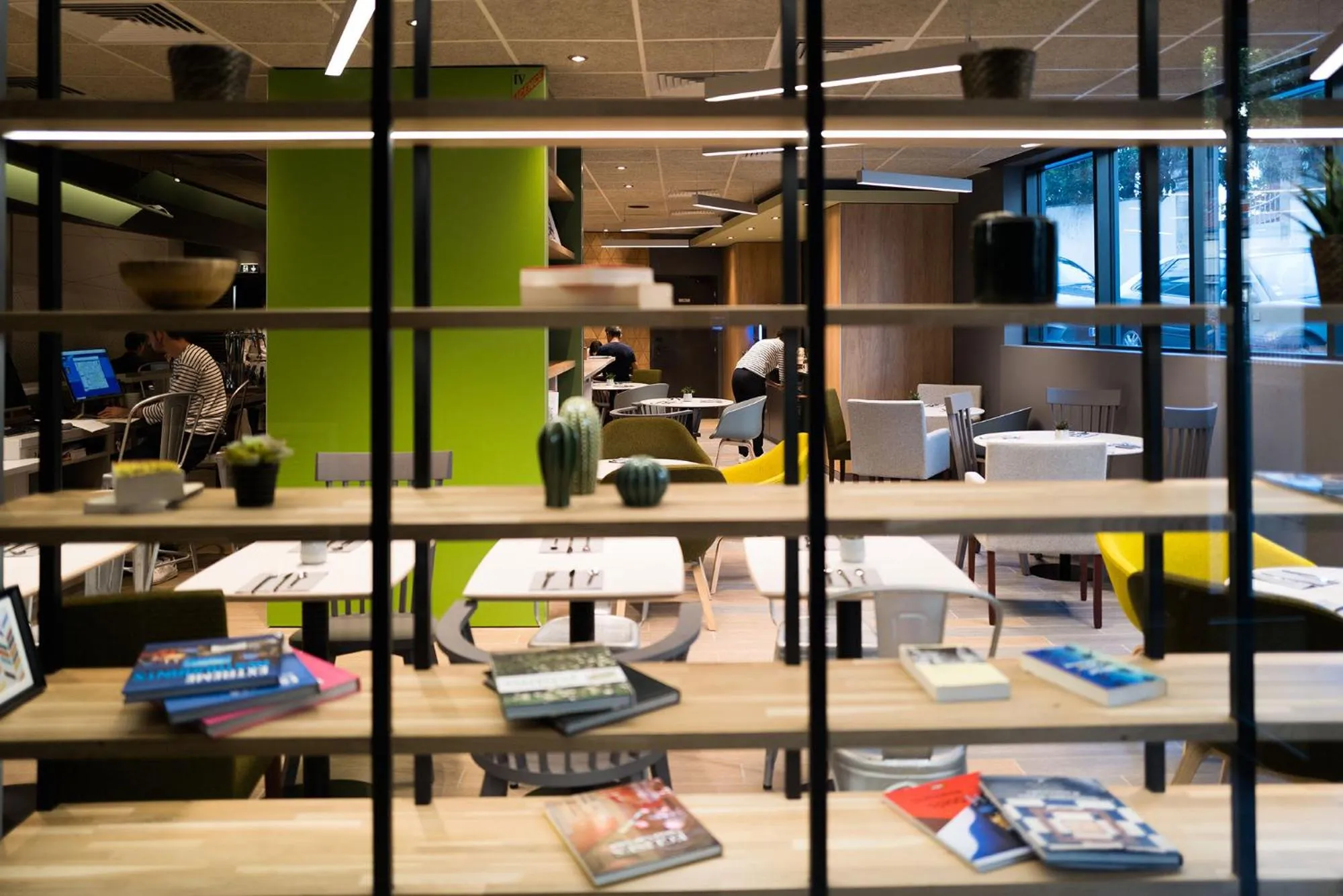 Communal lounge/ TV room in Hotel Campanile Montpellier Centre St Roch