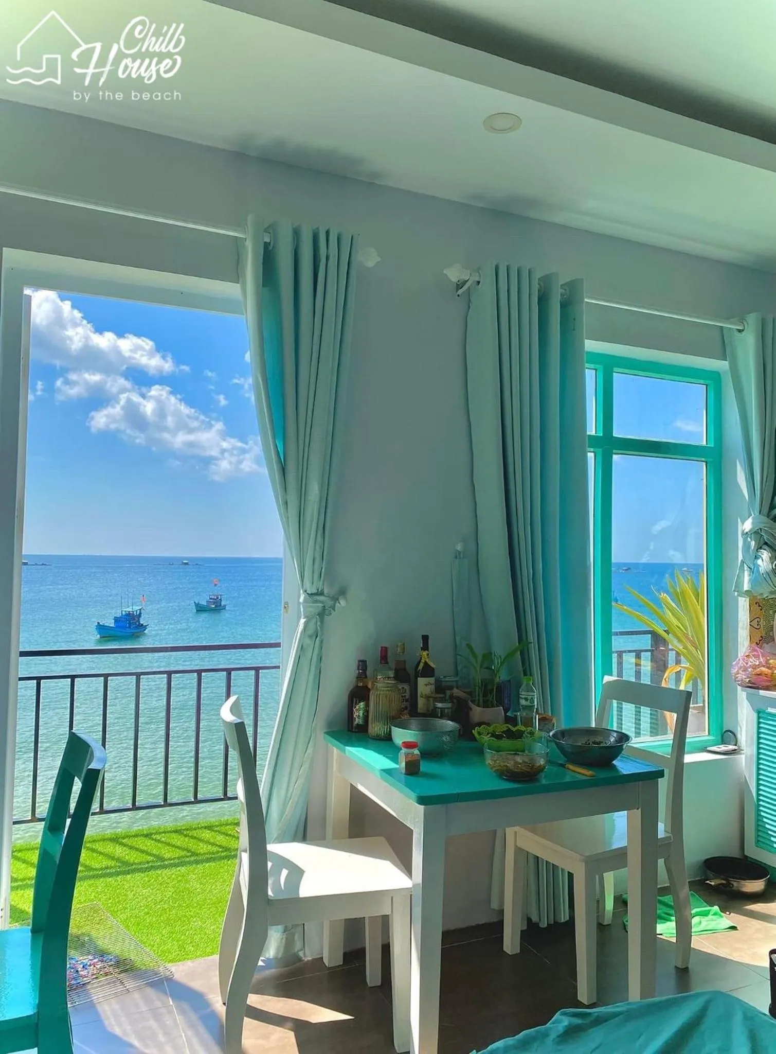 Day in CHILL HOUSE by the beach