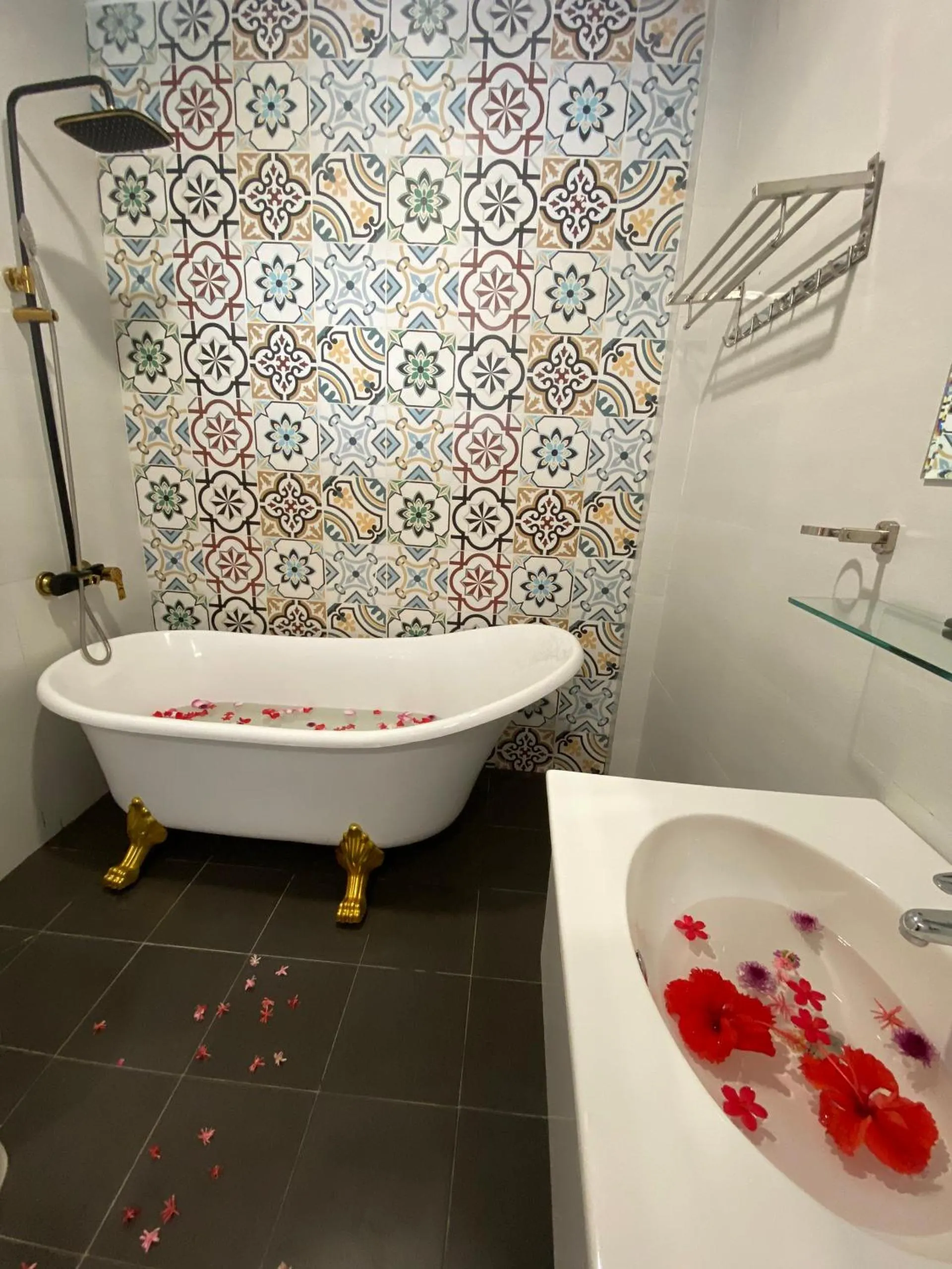 Bathroom in CHILL HOUSE by the beach