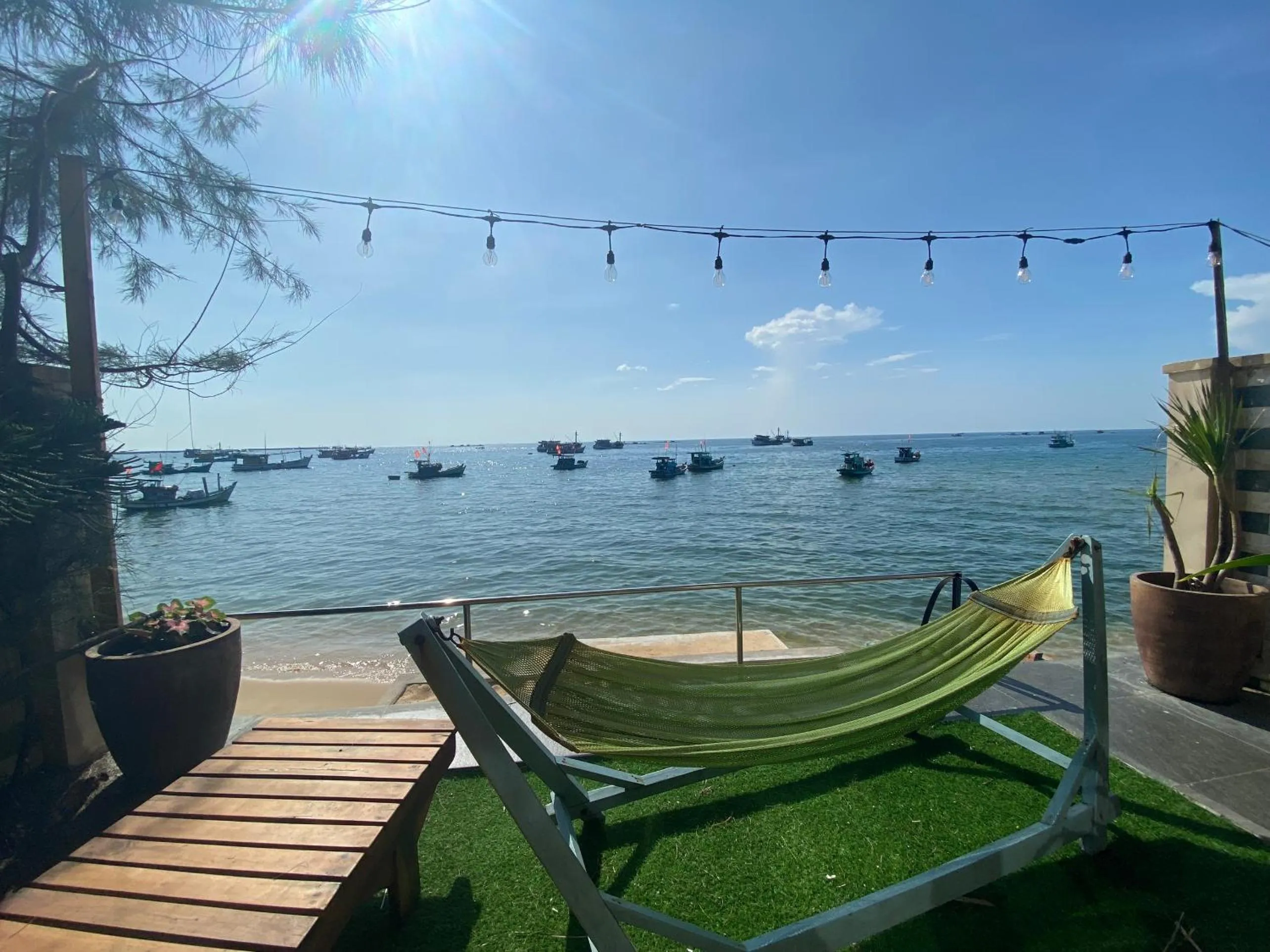 Day in CHILL HOUSE by the beach