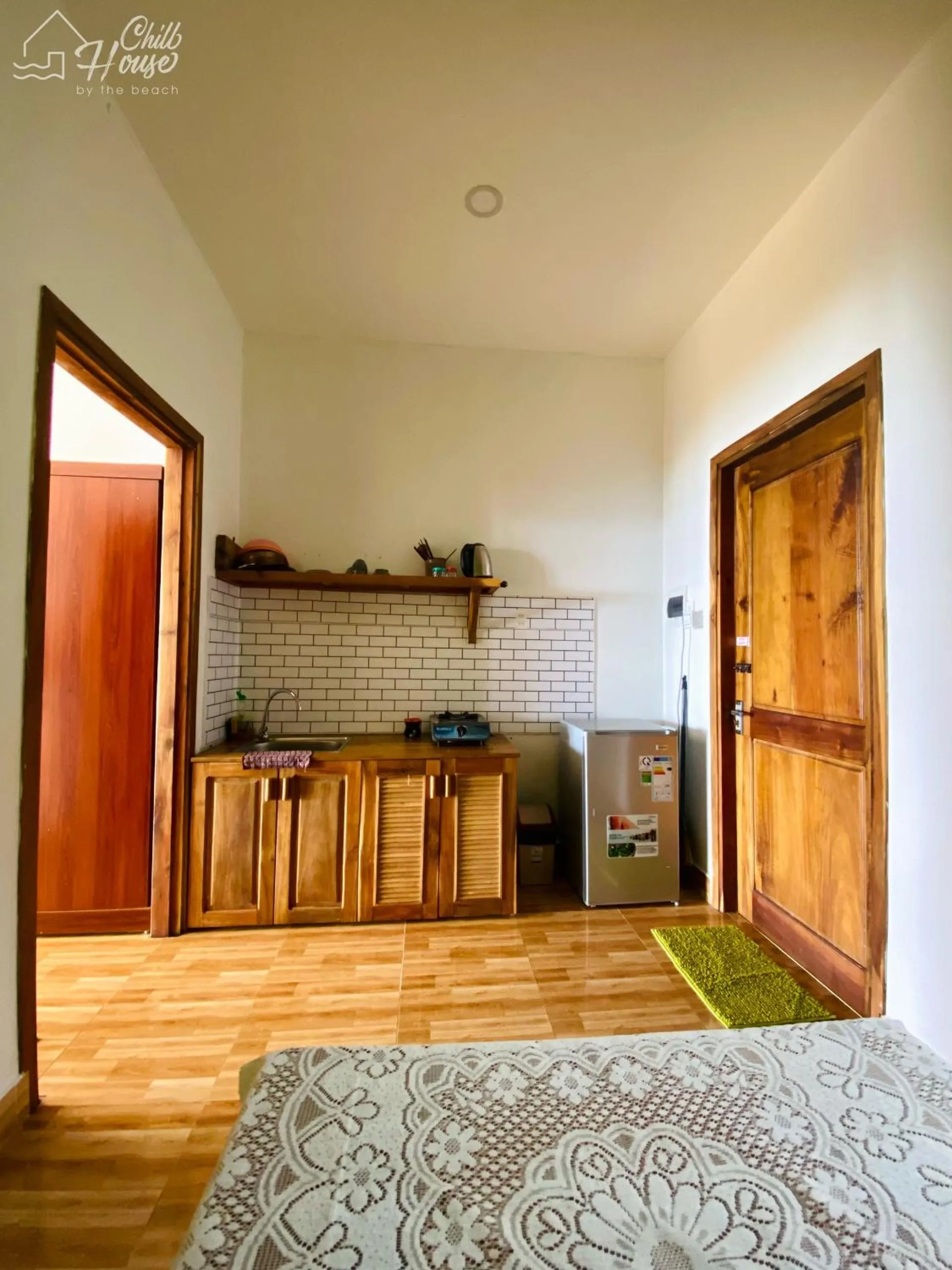 Kitchen or kitchenette, Bed in CHILL HOUSE by the beach