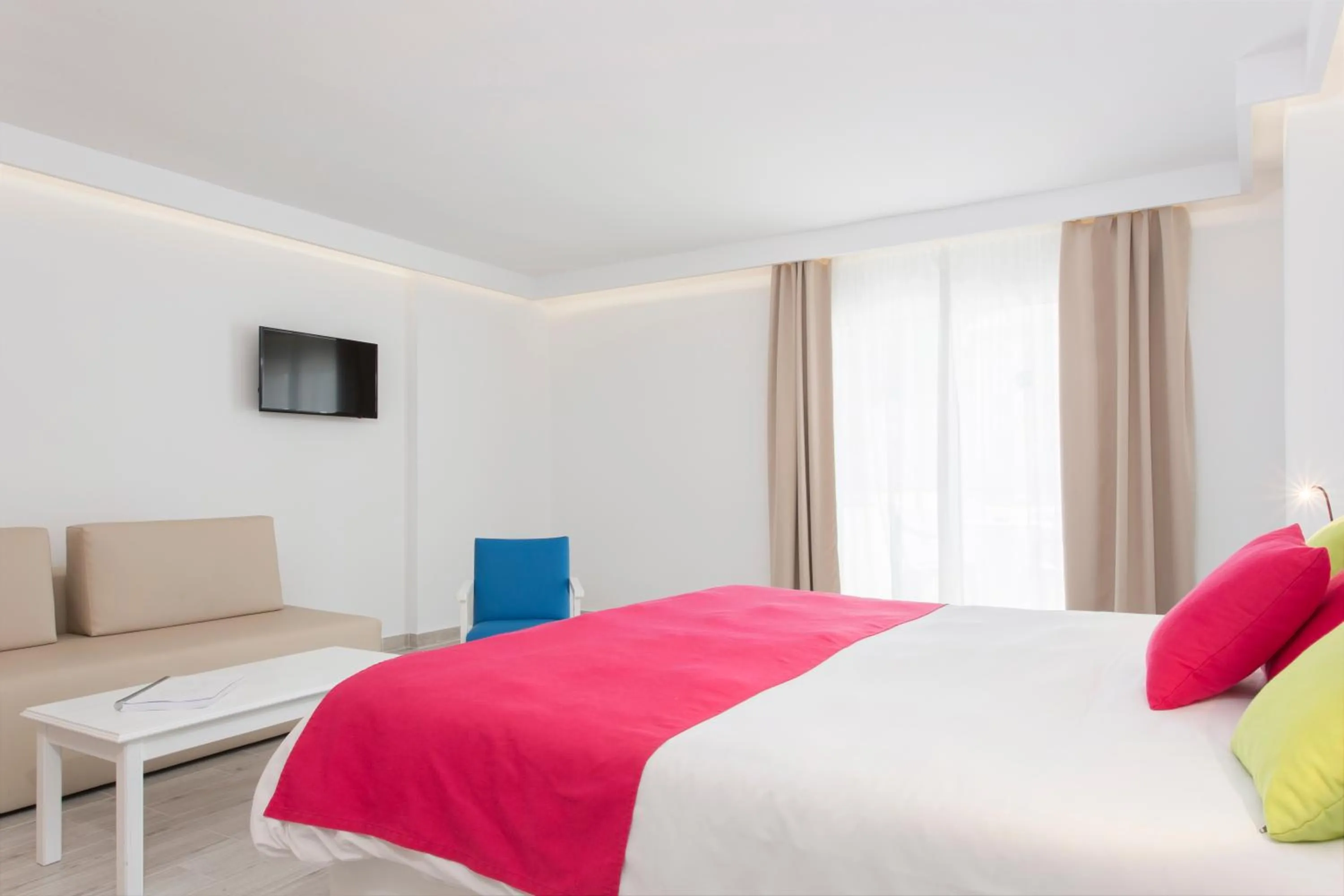 Photo of the whole room, Bed in Guya Wave Hotel