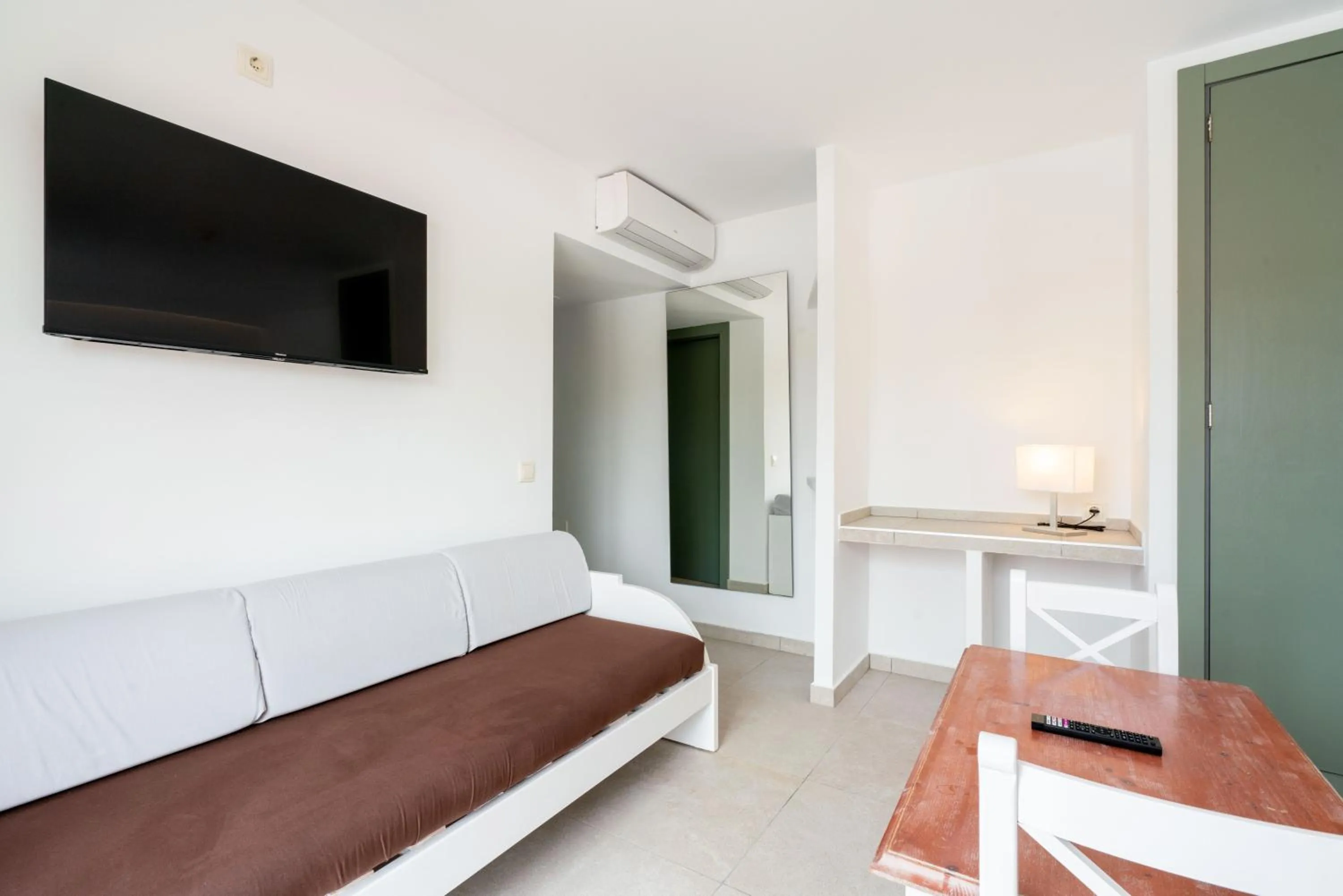 Bed in Guya Wave Hotel