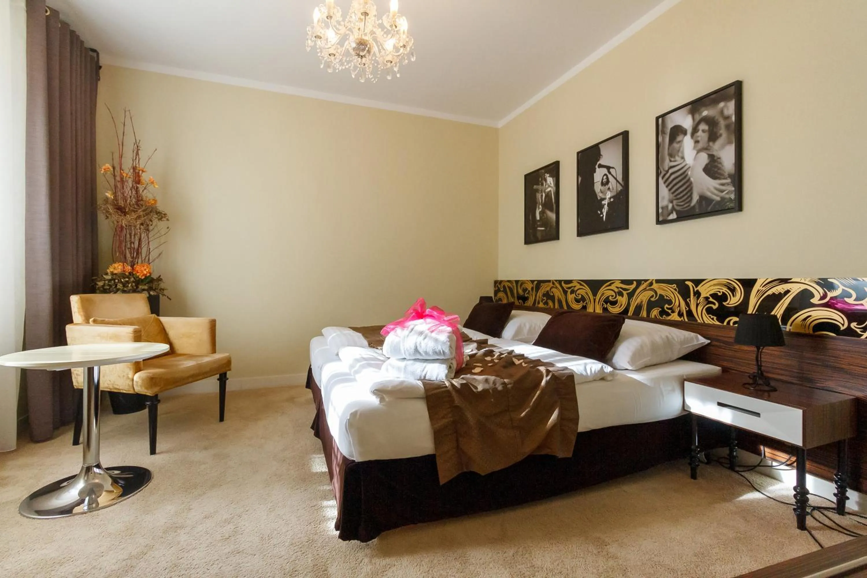 Photo of the whole room, Bed in Hotel Aplaus