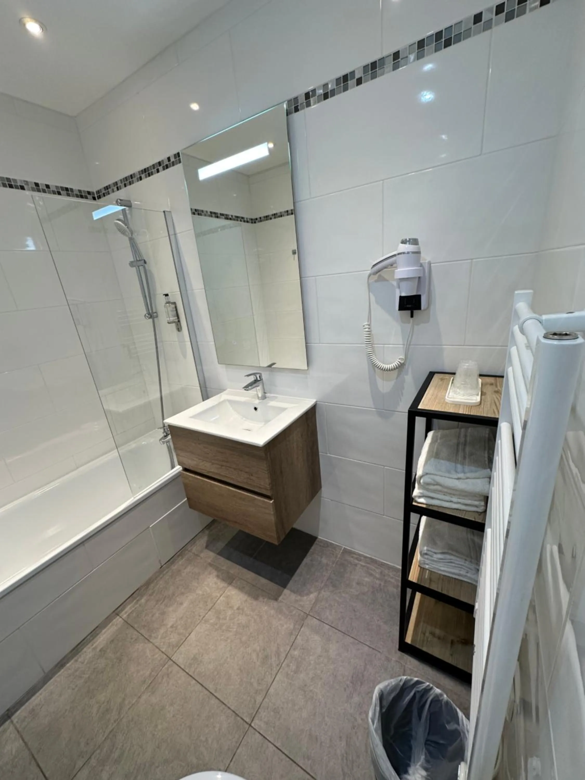 Bathroom in Hôtel Océanic - Grands Magasins