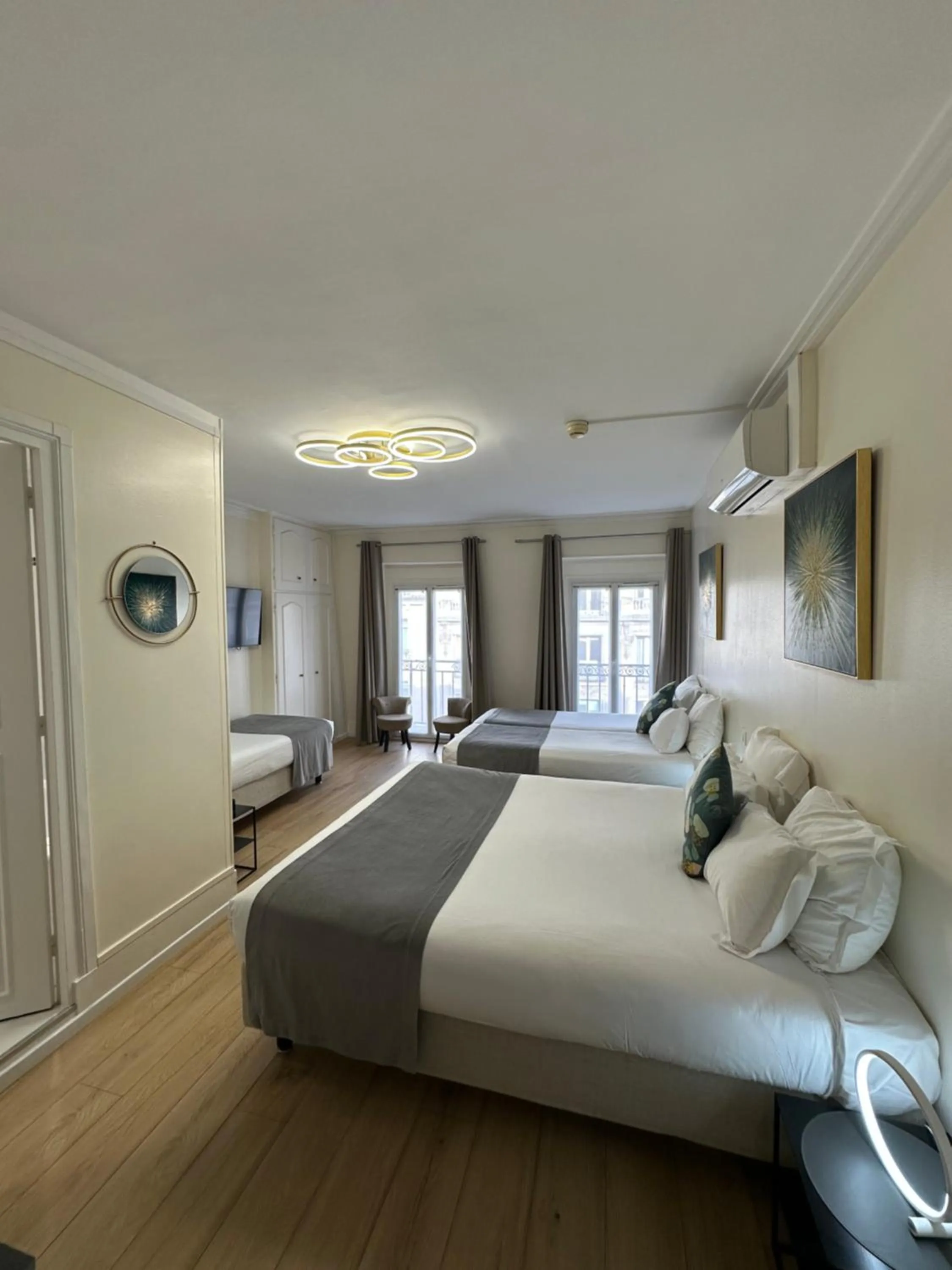 Bedroom, Bed in Hôtel Océanic - Grands Magasins