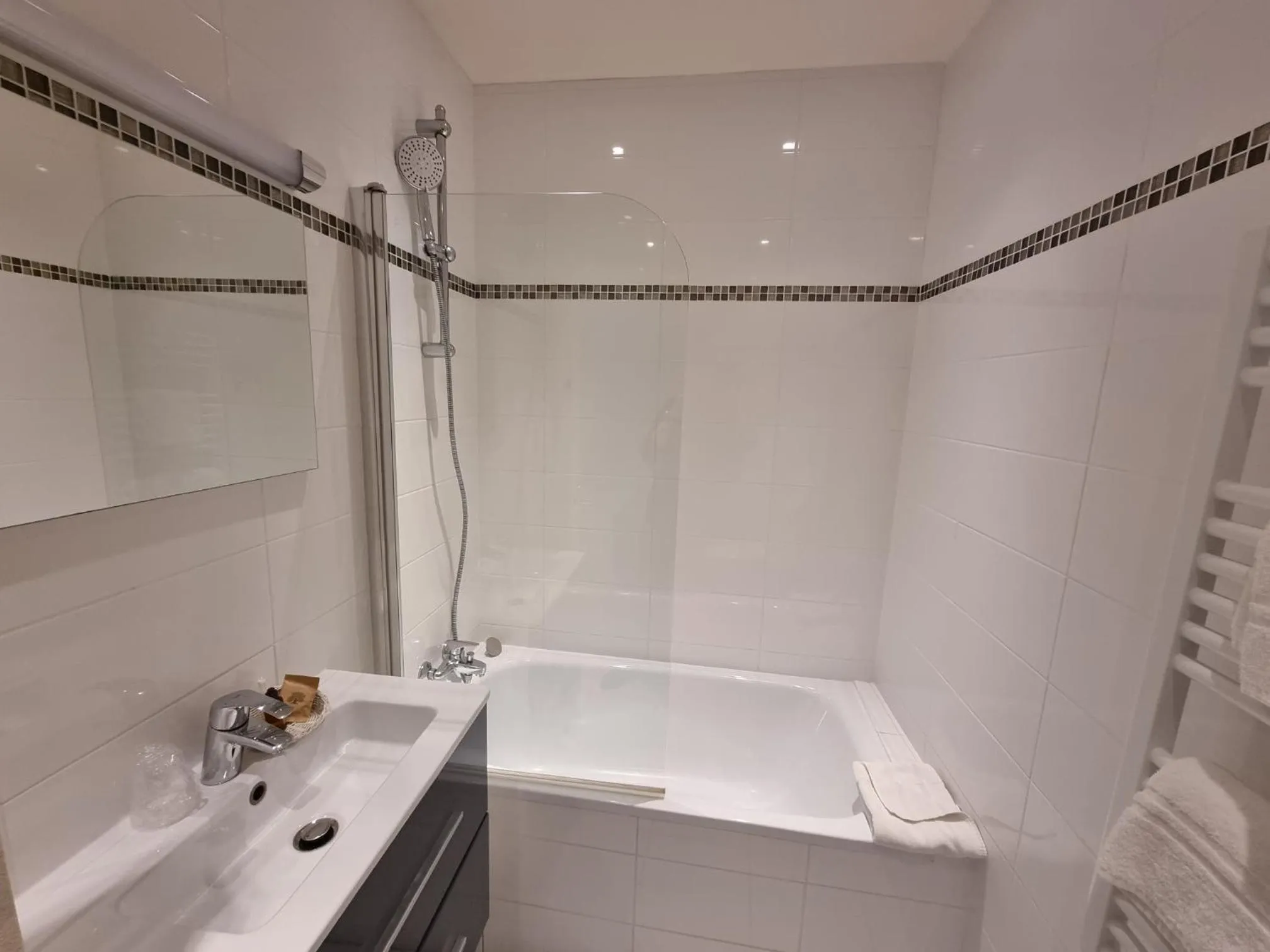 Bathroom in Hôtel Océanic - Grands Magasins