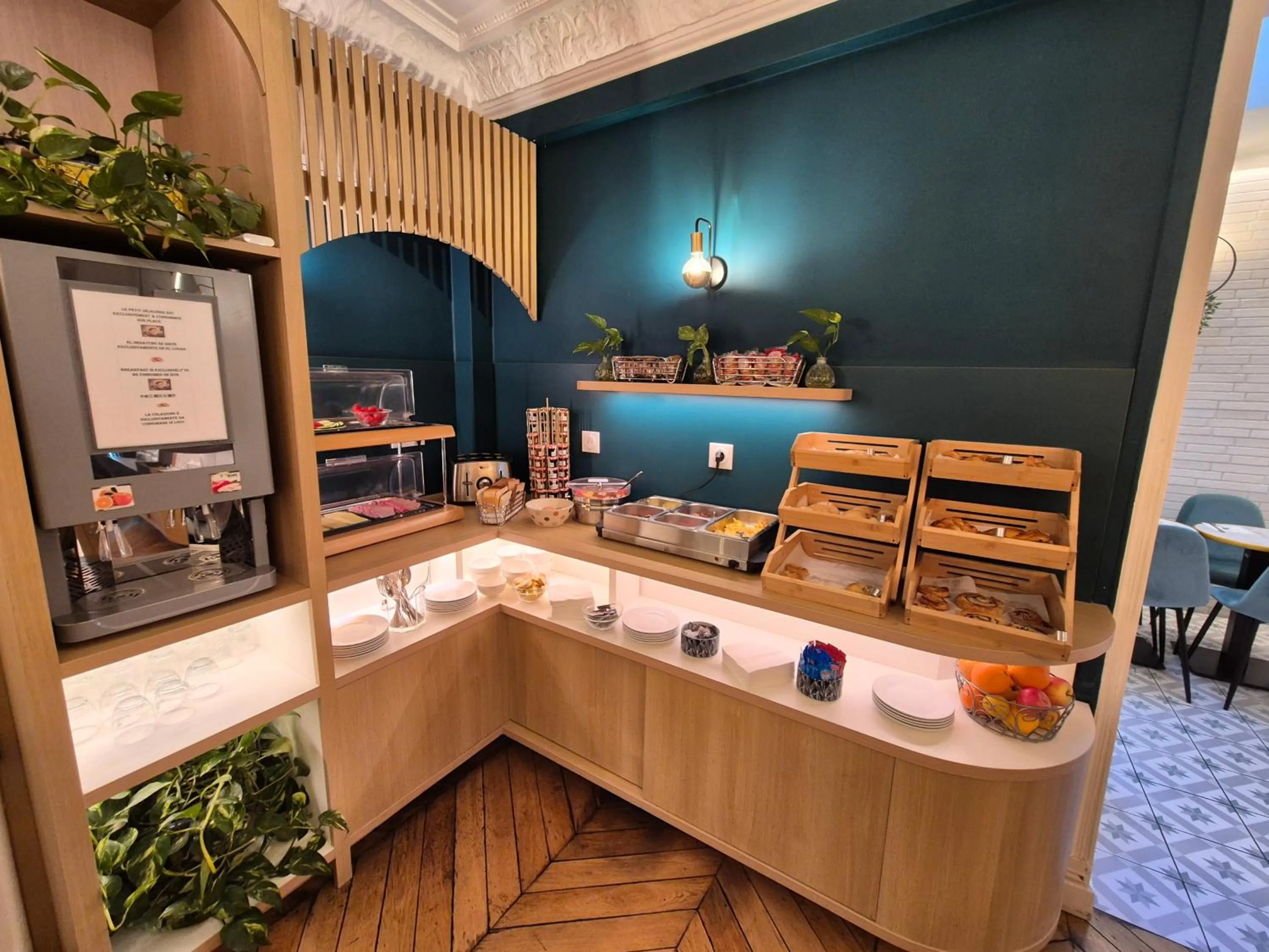 Breakfast in Hôtel Océanic - Grands Magasins