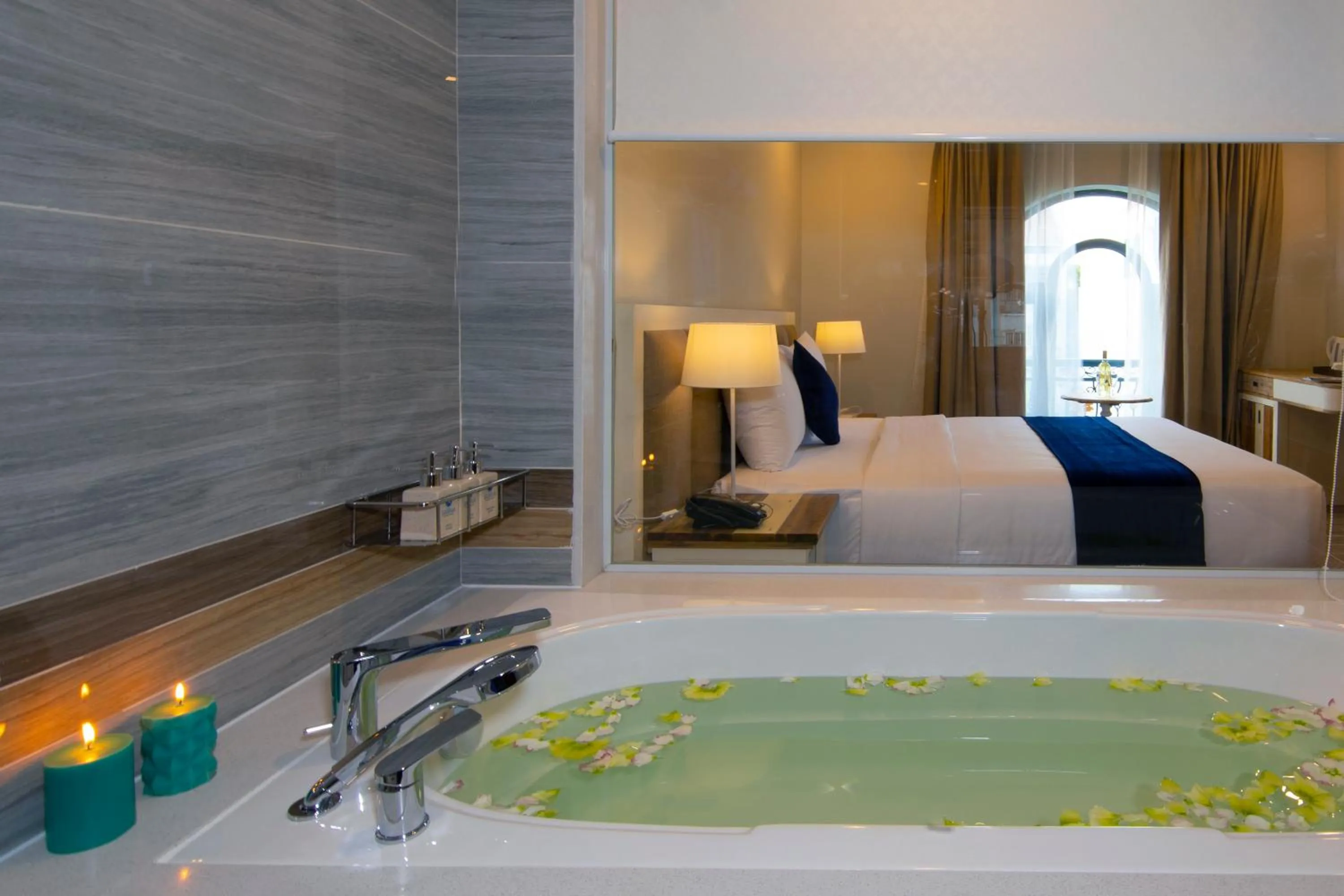 Bathroom, Bed in Sabina Boutique Hotel 2