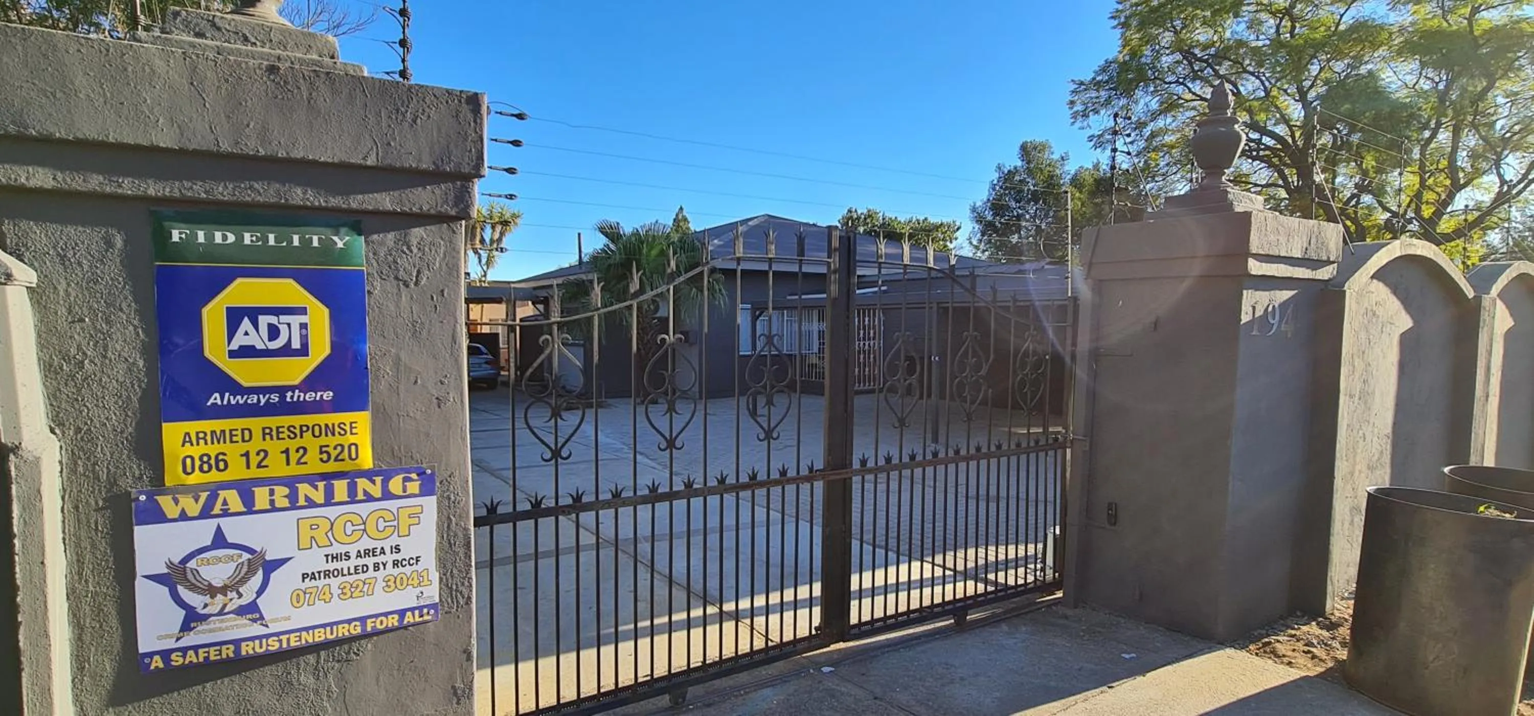 Facade/entrance in Sleepover @194