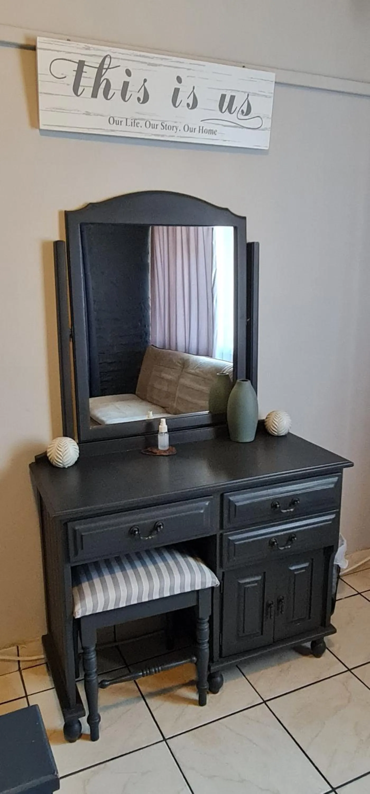 Seating area in Sleepover @194